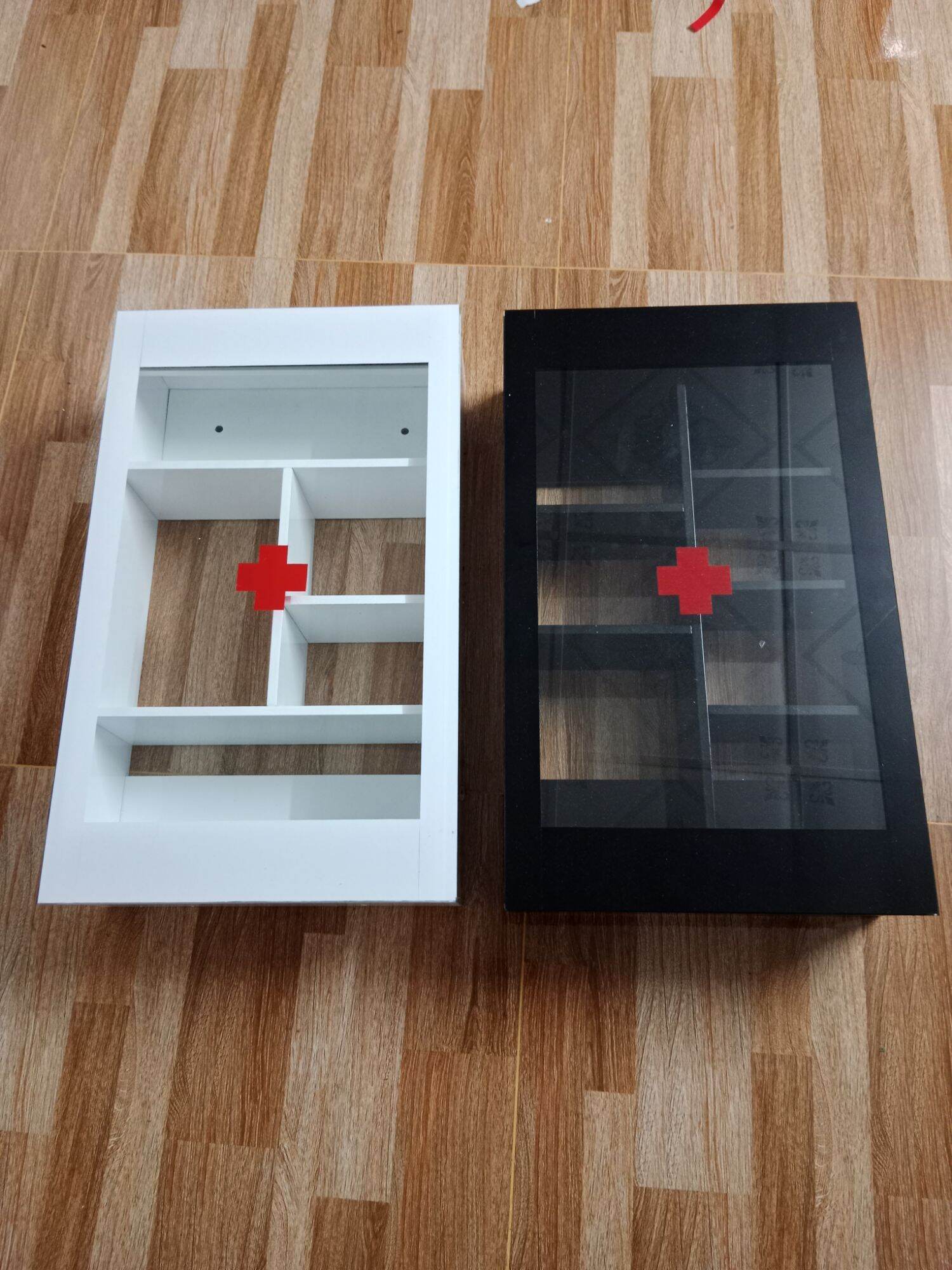 Tủ thuốc y tế gia đình cửa kính trượt tiện lợi 56x34x13cm