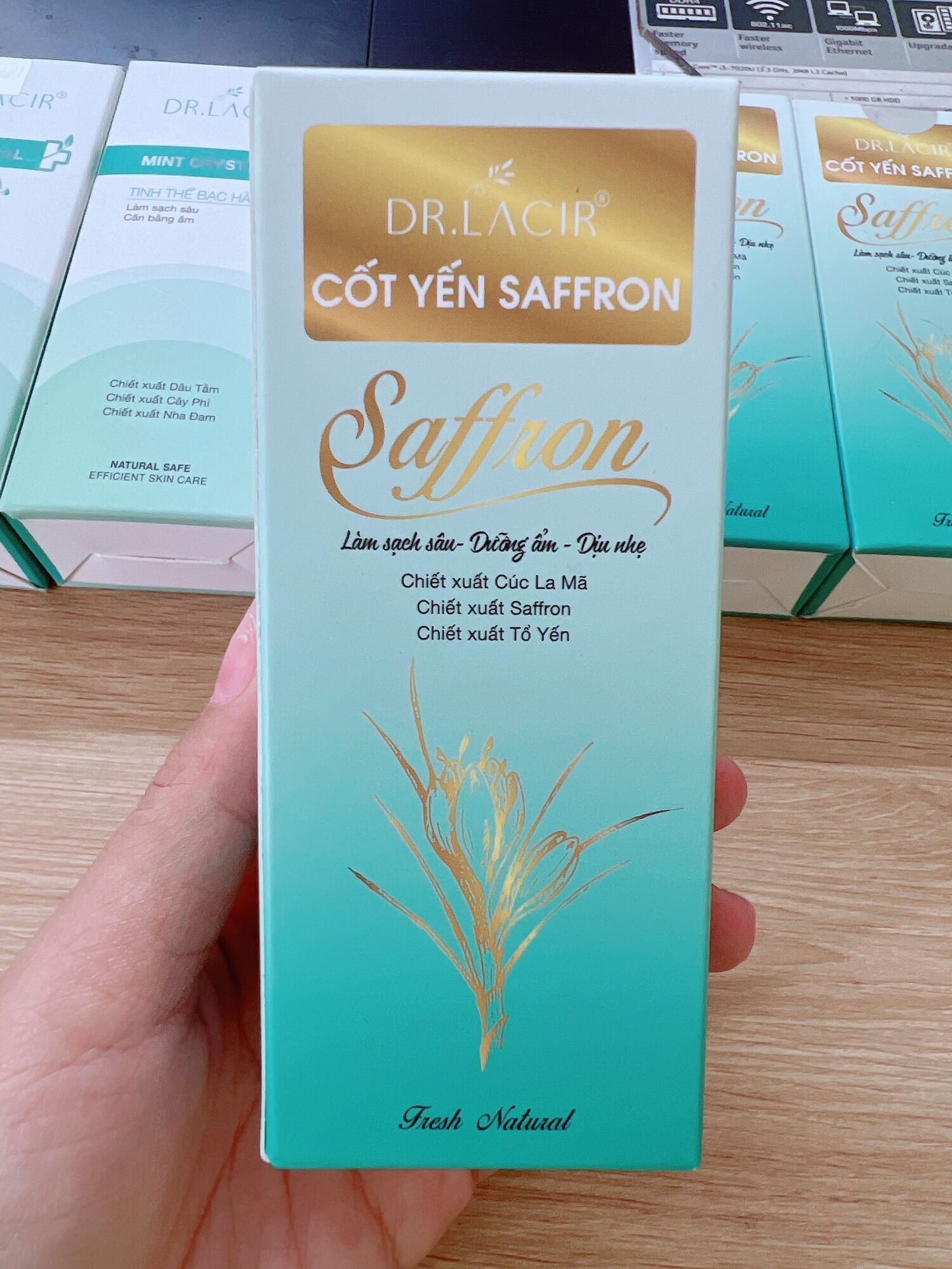 [Mini] Toner Cốt Yến Saffron Dr Lacir Cấp Ẩm Hỗ Trợ Se Khít Lỗ Chân Lông Dr.lacir 10ml