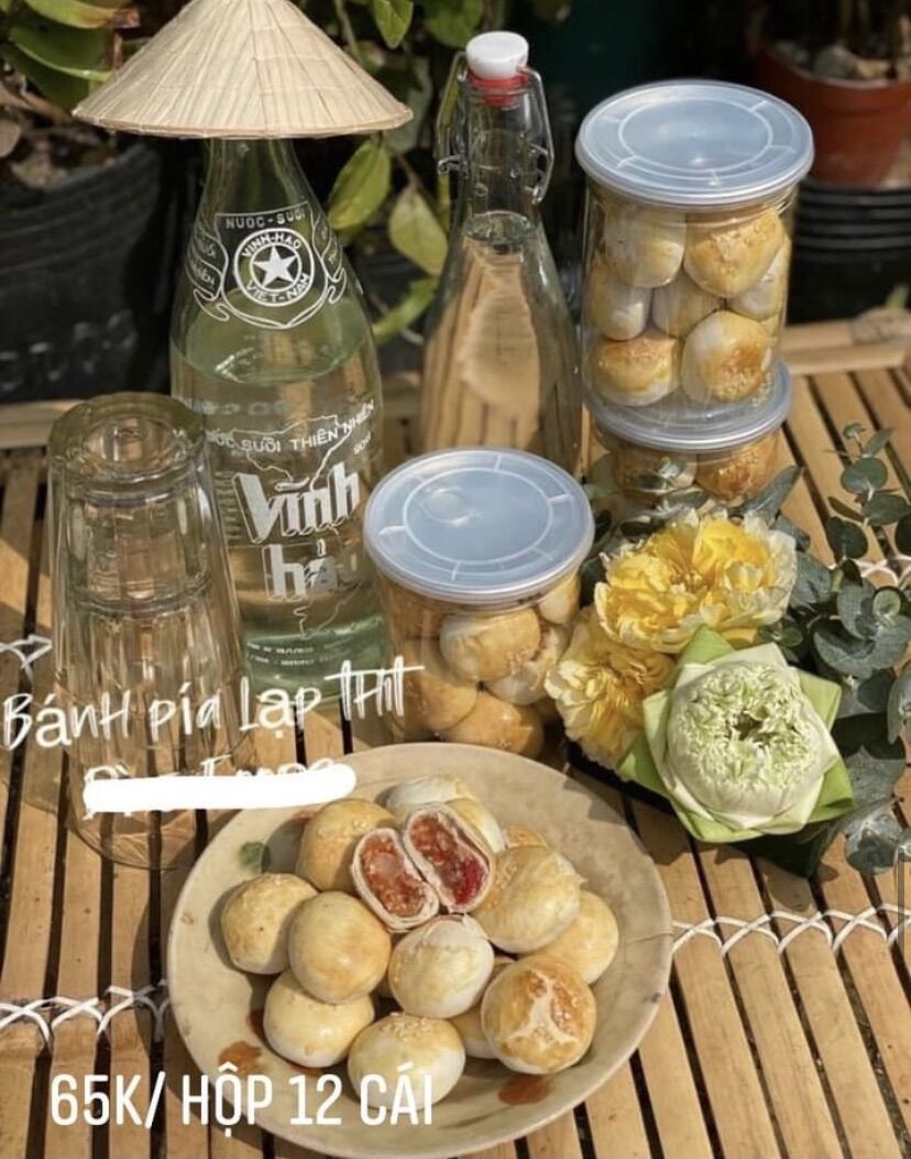 Bánh pía lạp thịt