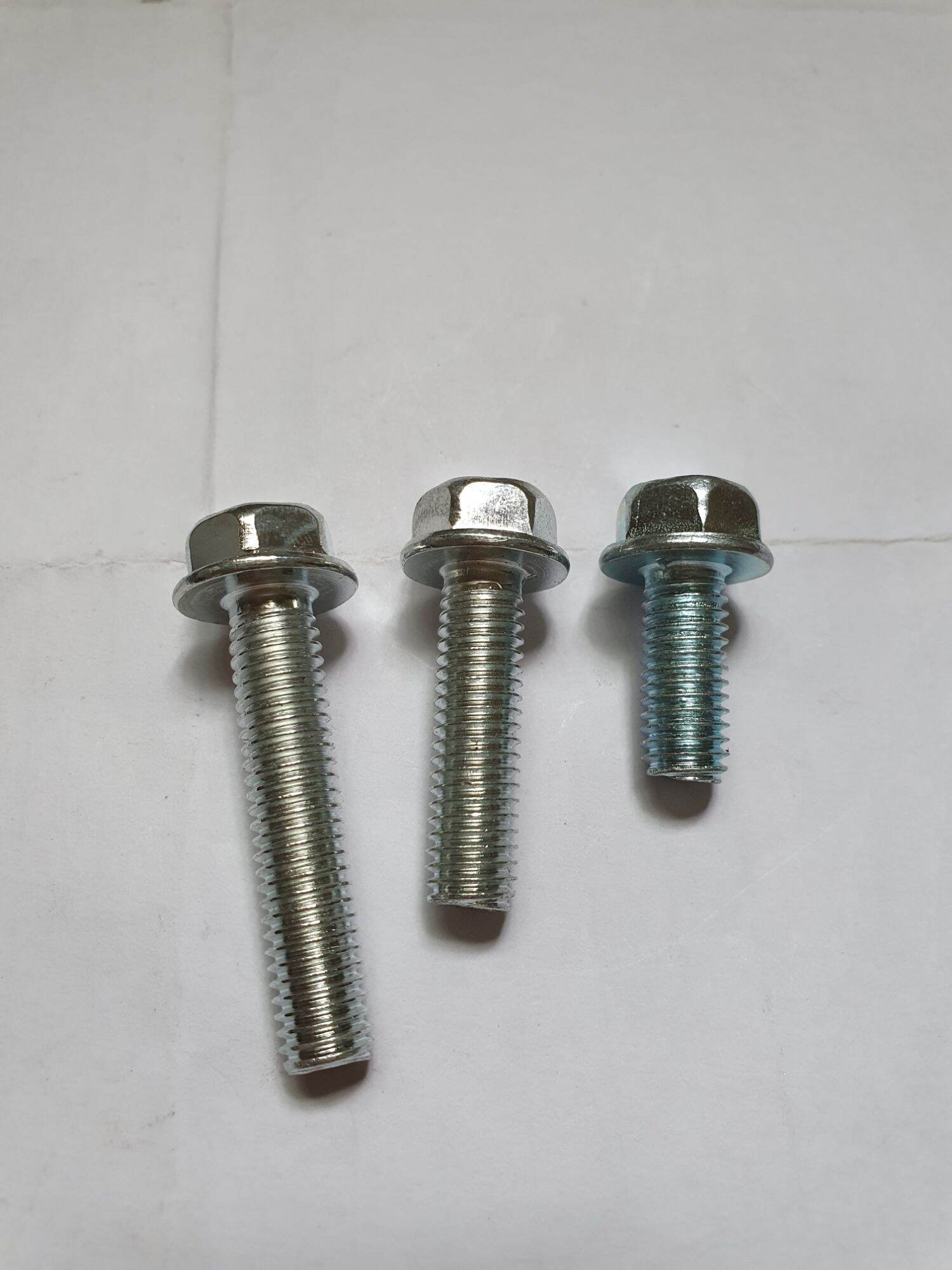 10 con bulong long đền ( bulong đầu bông) 8li.