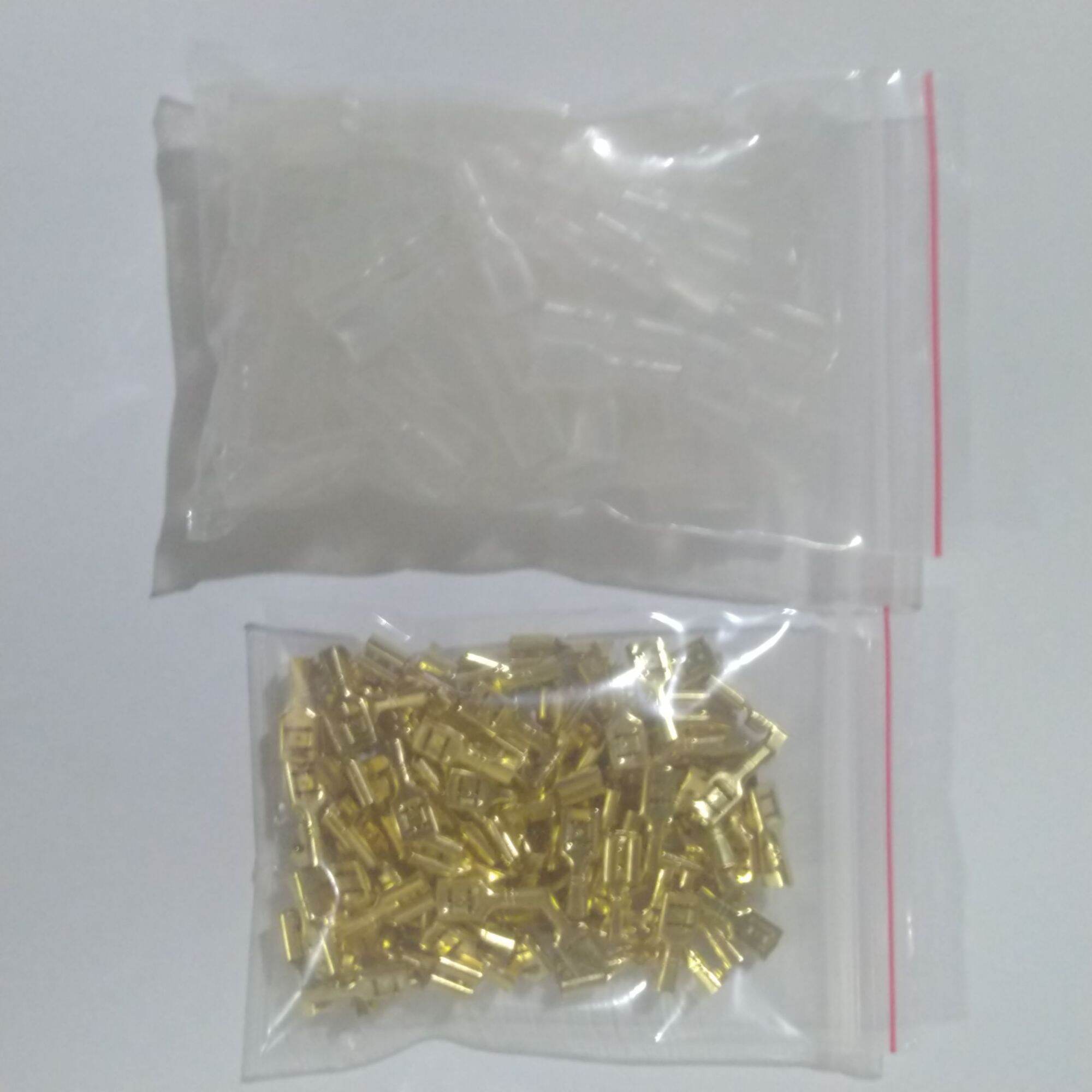 combo 200 gồm 100 Cos ngàm cái đồng thau trần 4,8mm ứng dụng nhiều công việc.
100 áo bọc cos cái 4,8mm. An toàn, cách điện, trong suốt, đẹp.