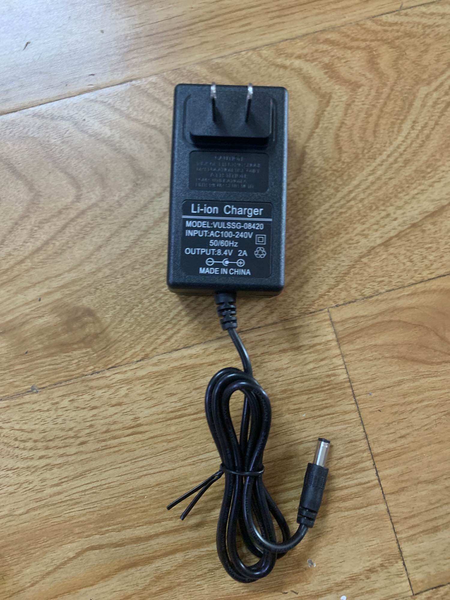 Sạc pin 2S 8.4V có đèn báo khi sạc đầy pin