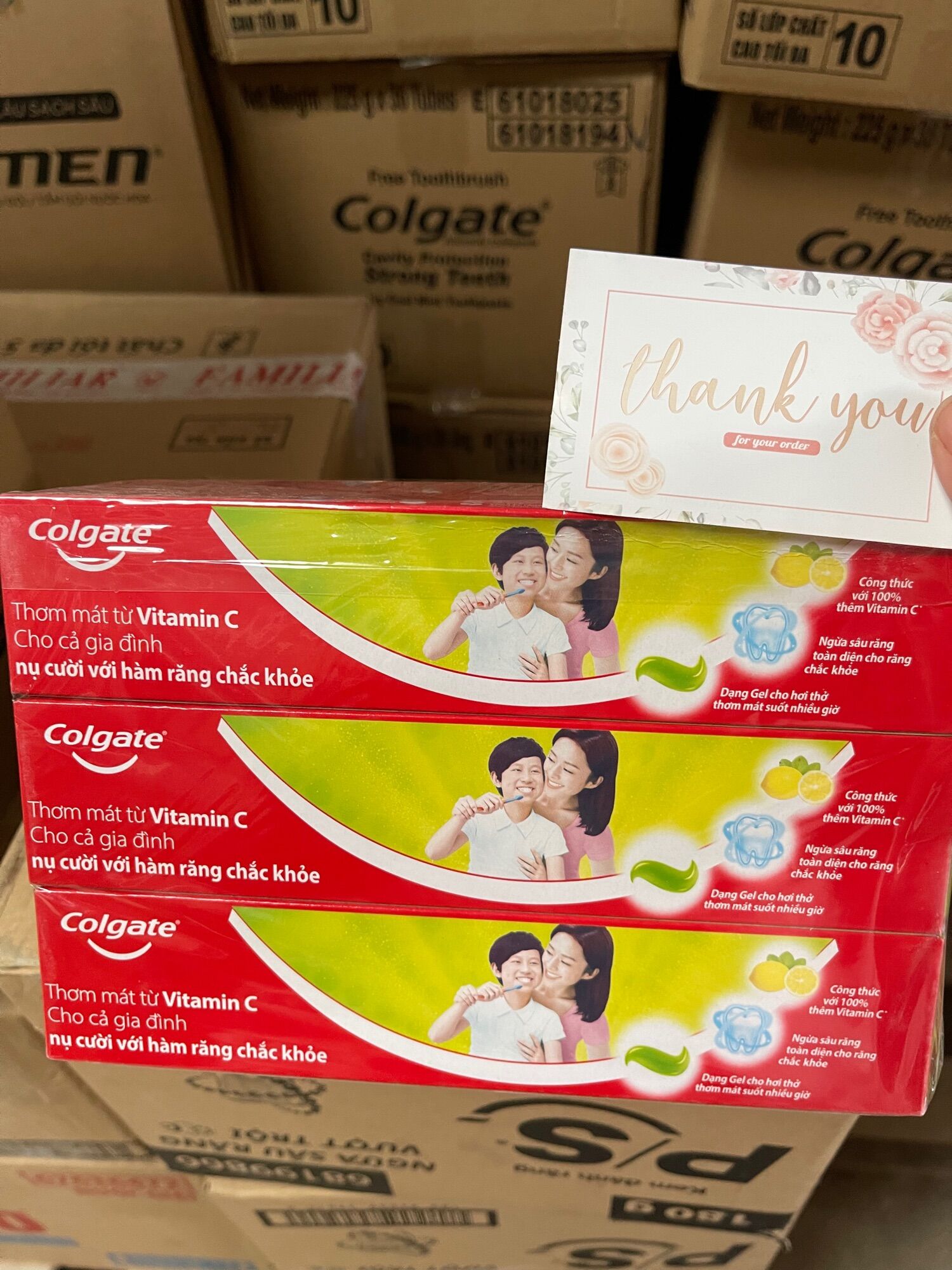 Kem đánh răng Colgate C 170g với vitamin C thơm mát