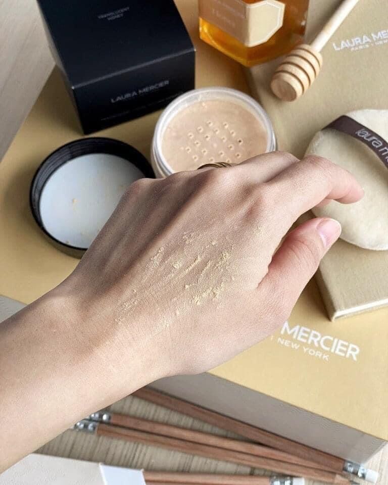 Set Laura Mercier mini phấn phủ và sáp mắt nhũ