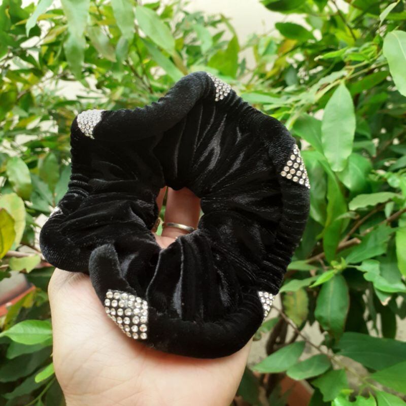 Dây cột tóc vải nhung đính hạt trung niên