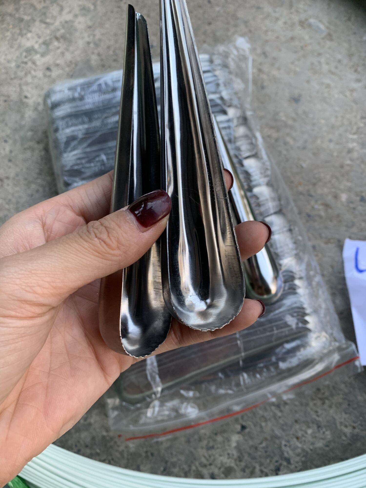 thìa xúc cám inox