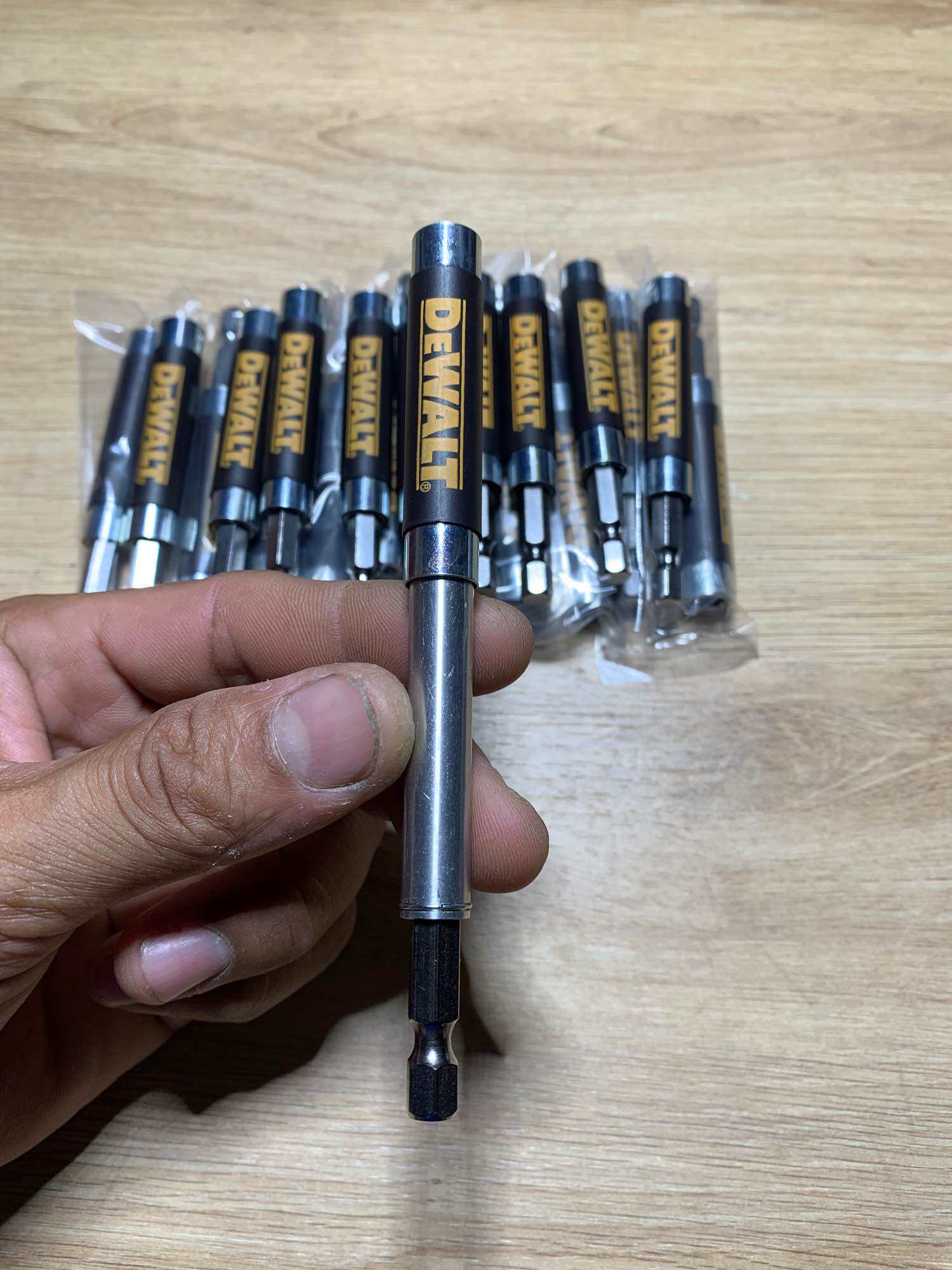 Đầu nối nhanh chống rớt vít Dewalt chính hãng kèm 1 mũi vít PH2 dài 25mm