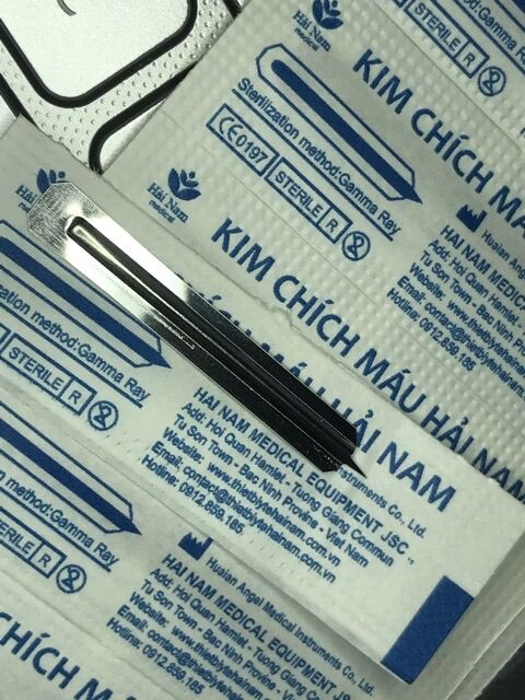Tách lẻ set 10 cái kim chích mụn Blood Lancet