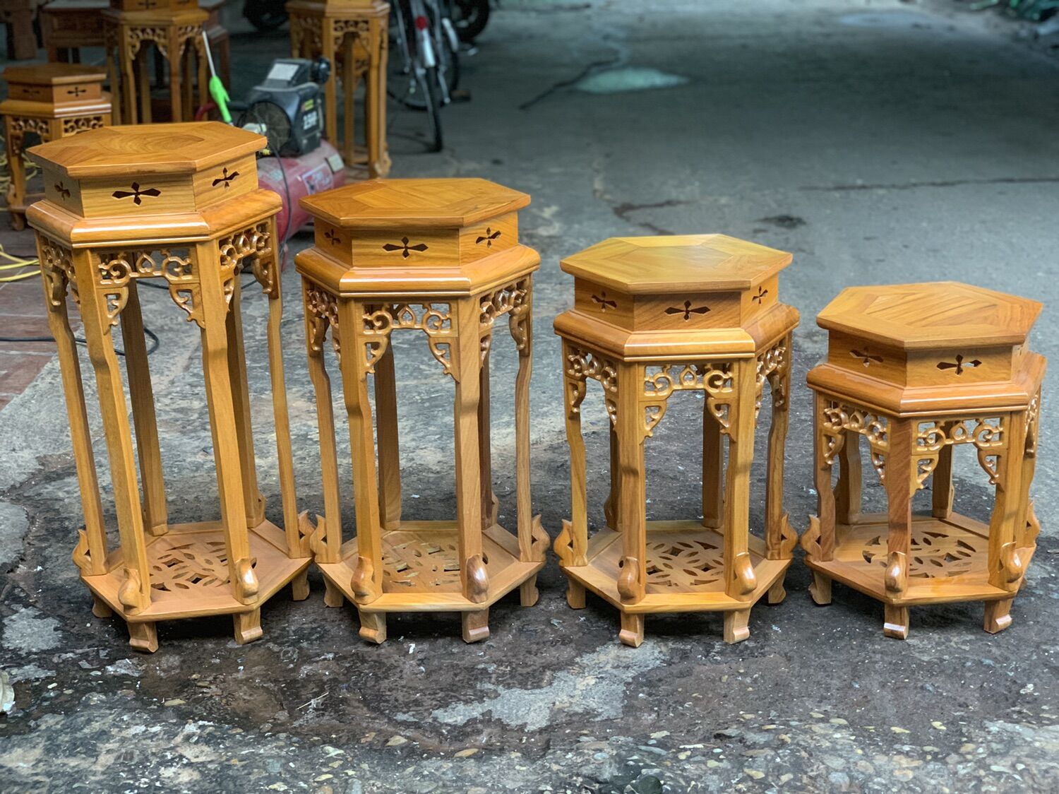 đôn lục lăng gỗ gõ măt 32