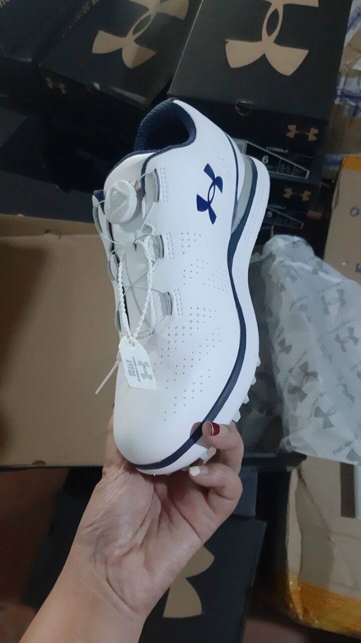Giày golf Under Armour cao cấp