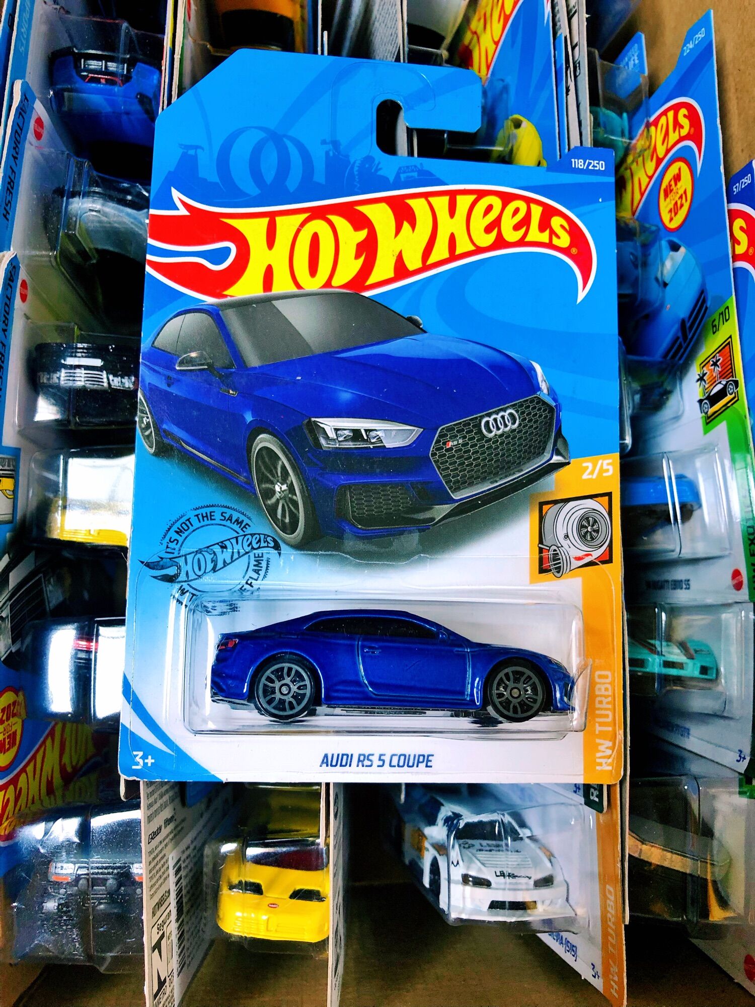 Xe mô hình hot wheels tỉ lệ 1:64 "audi rs 5 coupe"