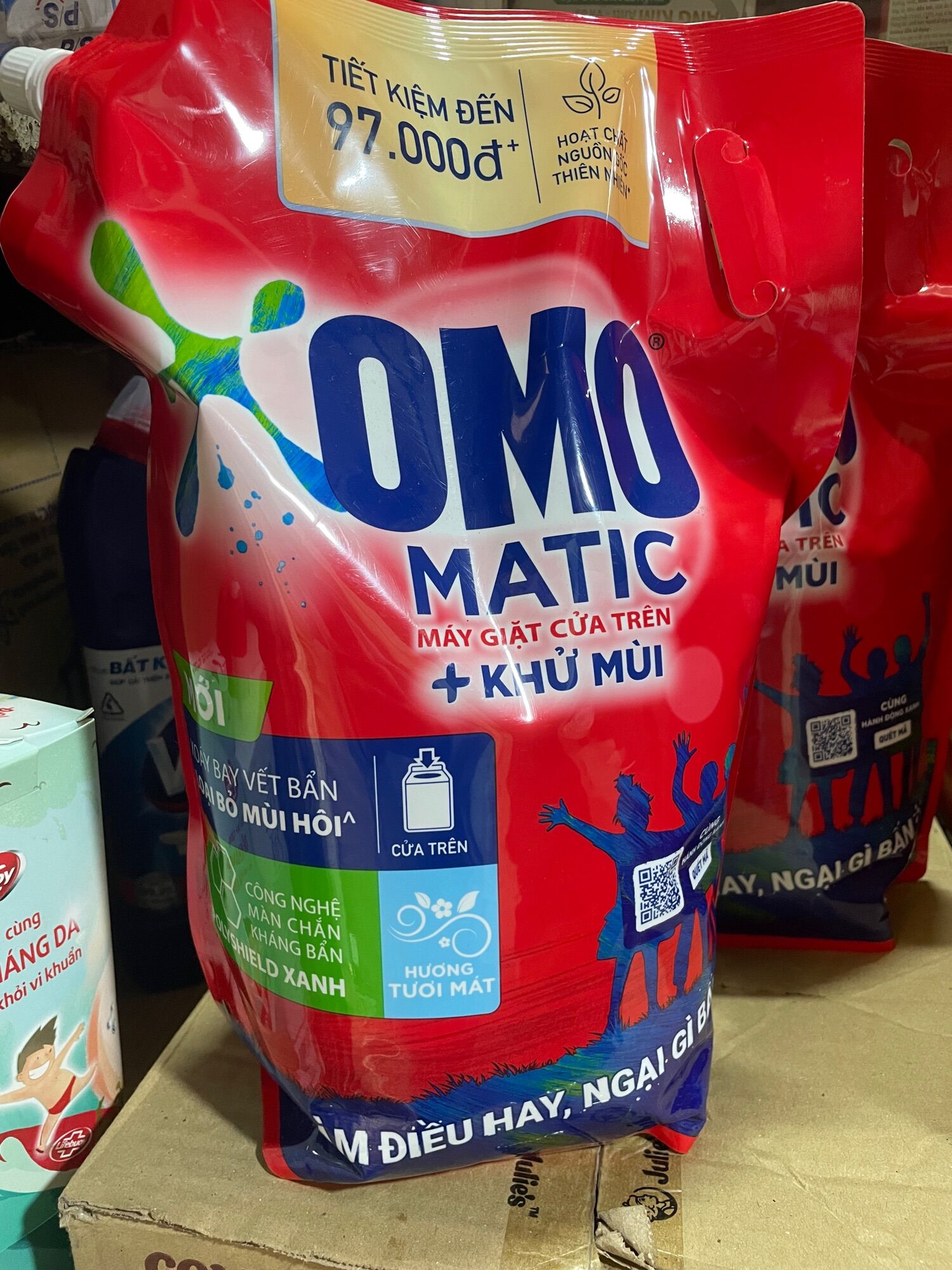 Nước giặt OMO matic cửa tren 4kg