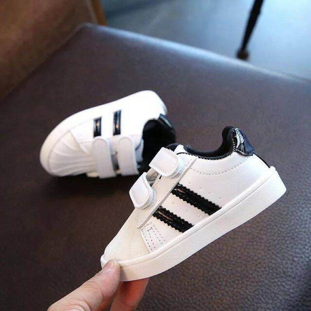 Giày thể thao bé trai gái size 29 sọc đen thanh lý