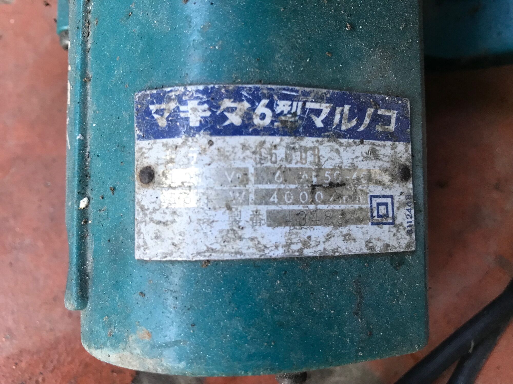 Máy cắt makita nhật bãi 100 v dùng ngon