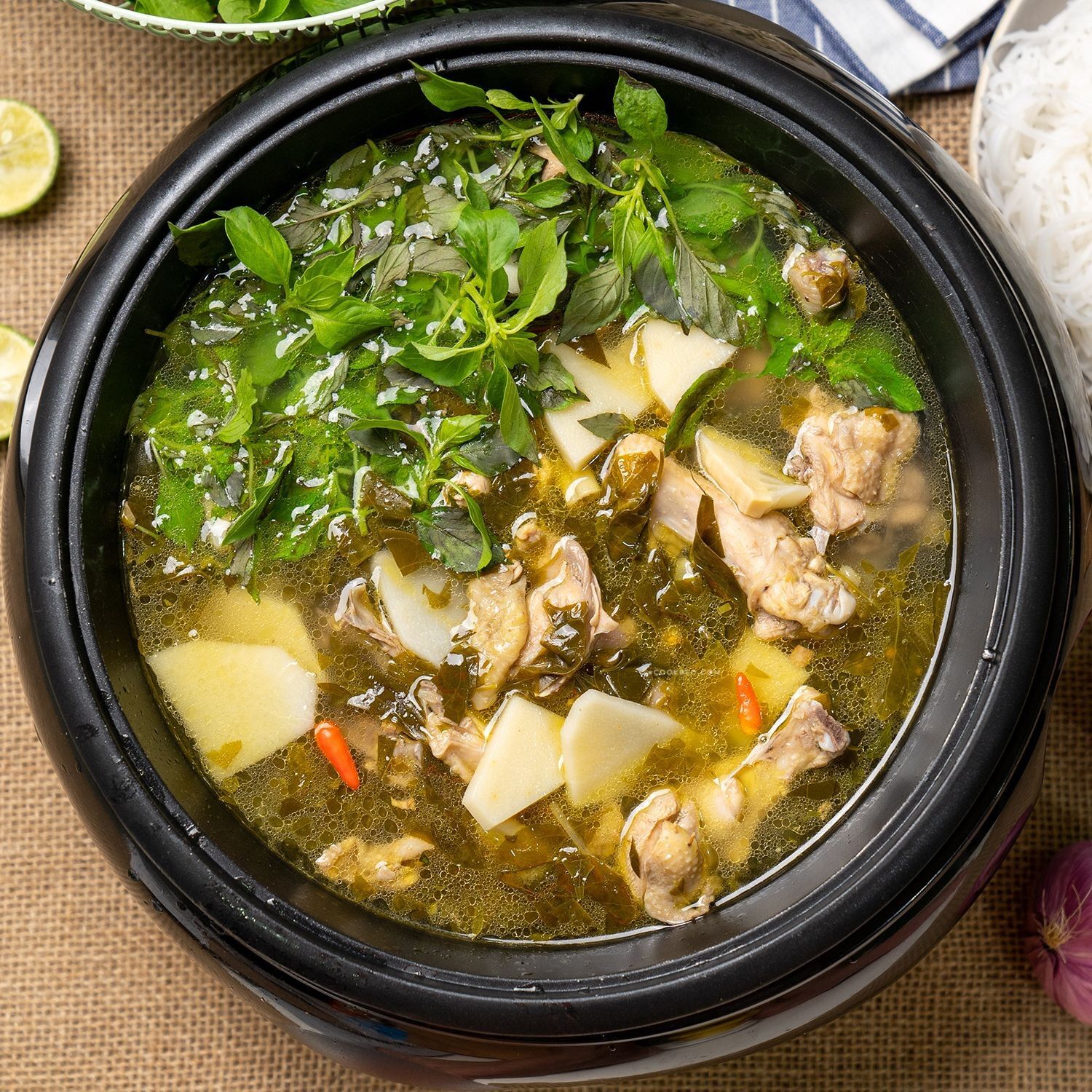 Cây giống lá é nấu lẫu gà lá é