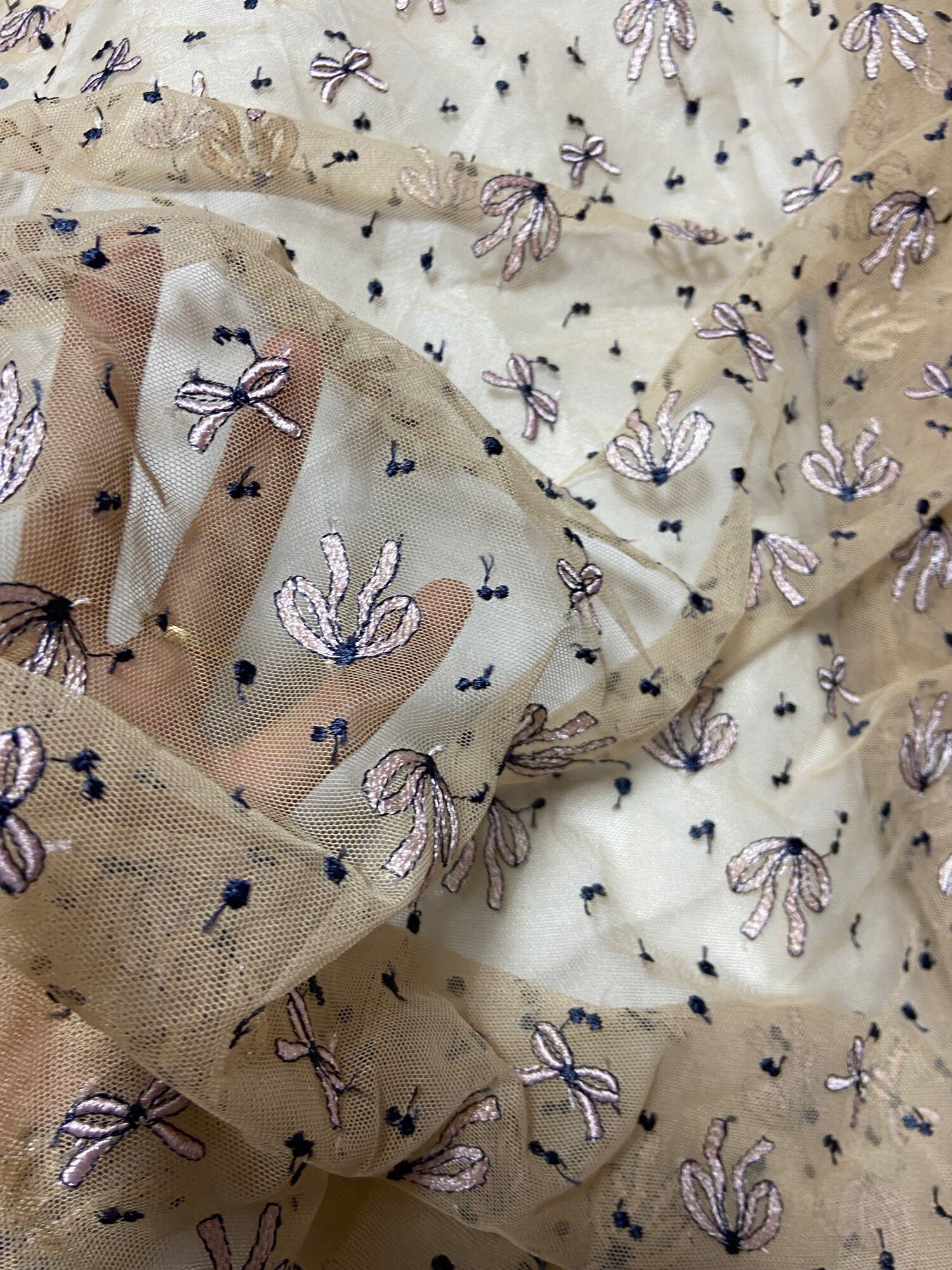 2m vải lưới thêu nơ Hồng