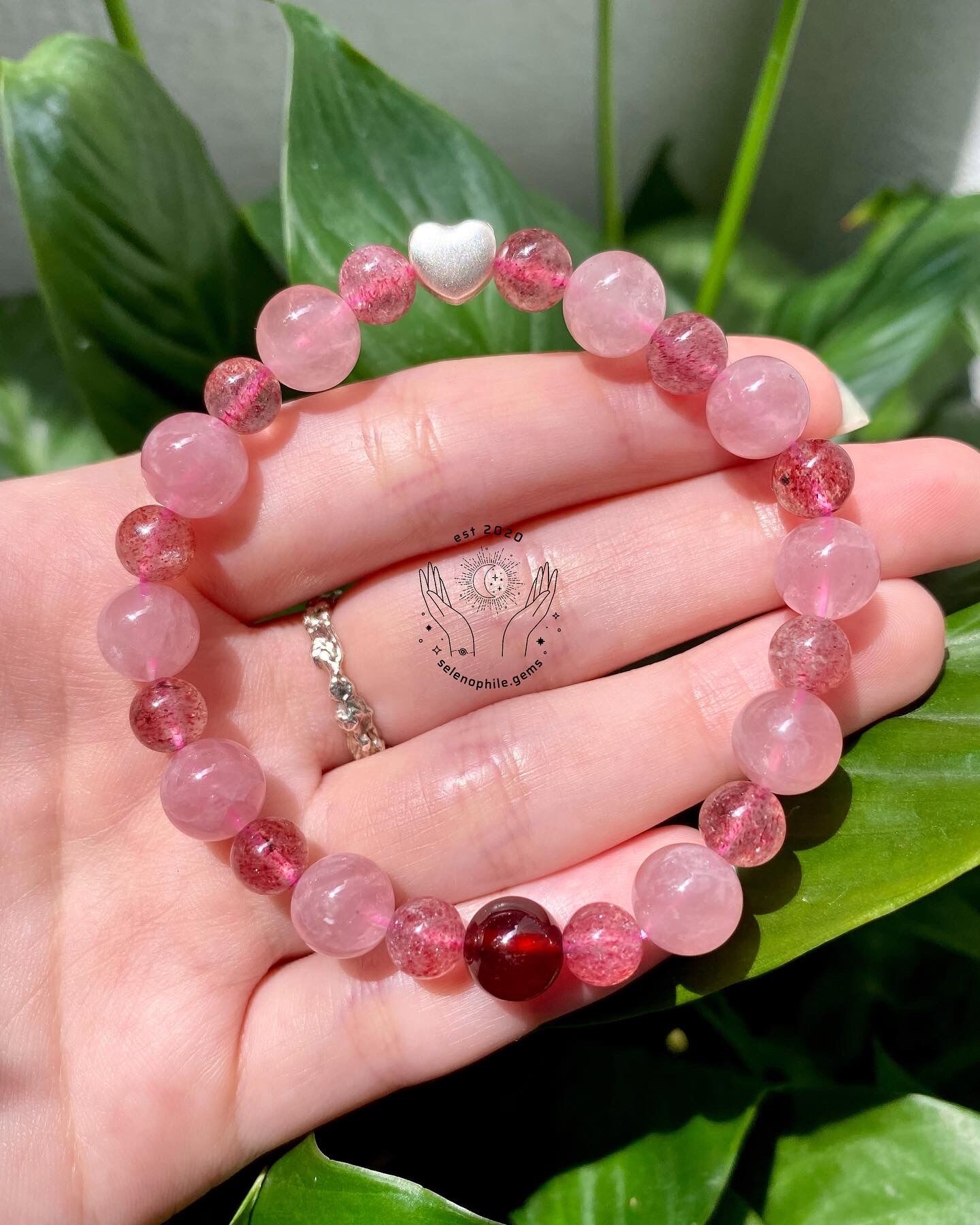 Vòng đá thiên nhiên Thạch anh hồng, Thạch anh dâu tây, Garnet mix charm bạc