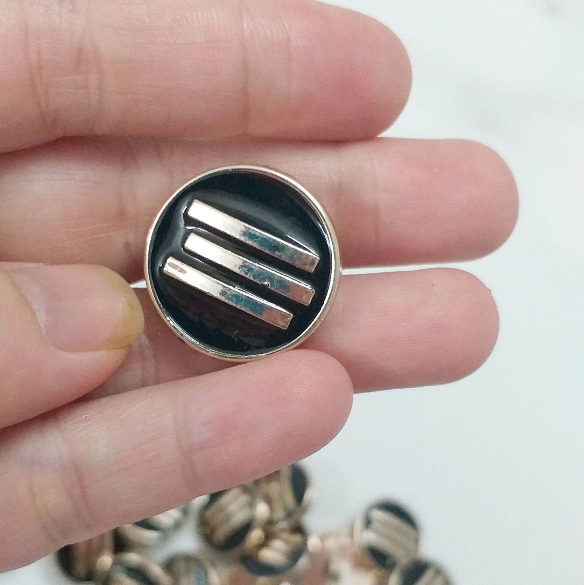 Nút vest nhựa  2 phân. bộ 5 nút