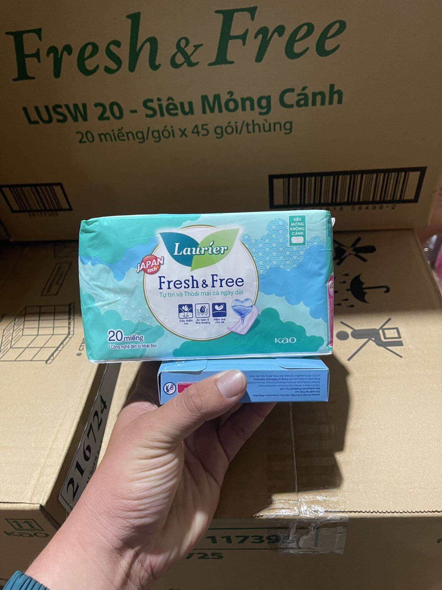 Combo 3 túi = 60 miếng băng vệ sinh có cánh Laurie