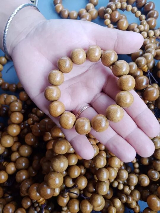 vòng tay gỗ bách xanh
