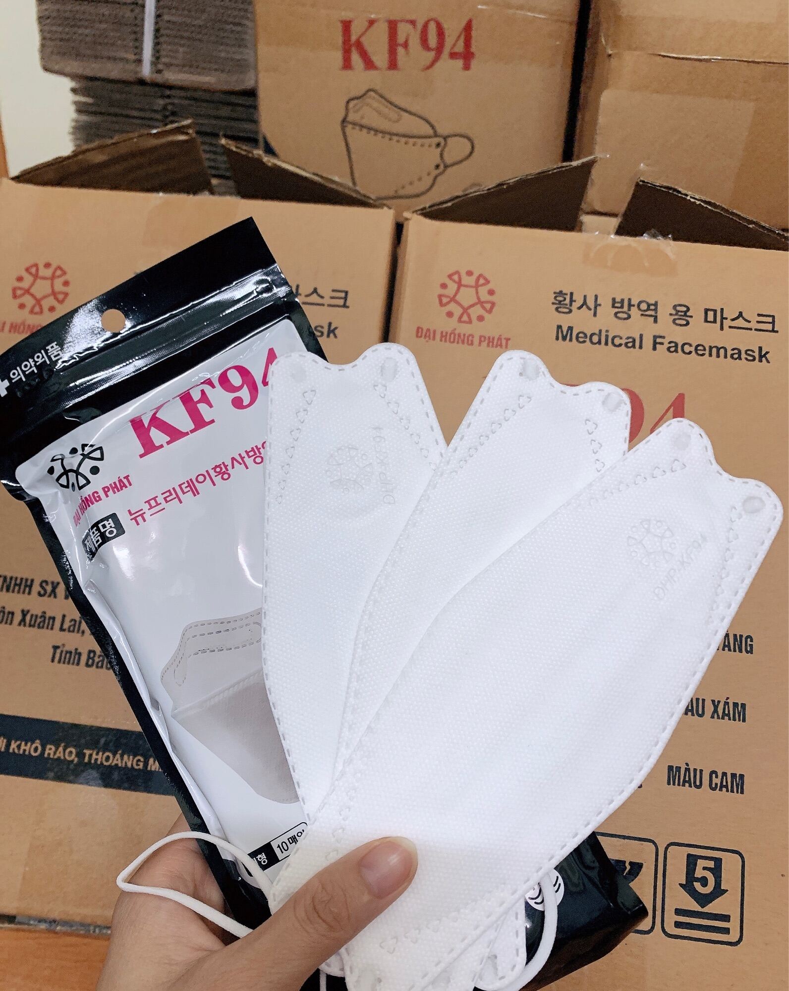 Thùng 300c khẩu trang cá KF94 4D kháng khuẩn 4 lớp Đại Hồng Phát công nghệ Hàn Quốc chống khói bụi vi khuẩn và ngăn ngừa dịch bệnh khẩu trang y tế kf94 màu xanh xám trắng hồng cam vàng