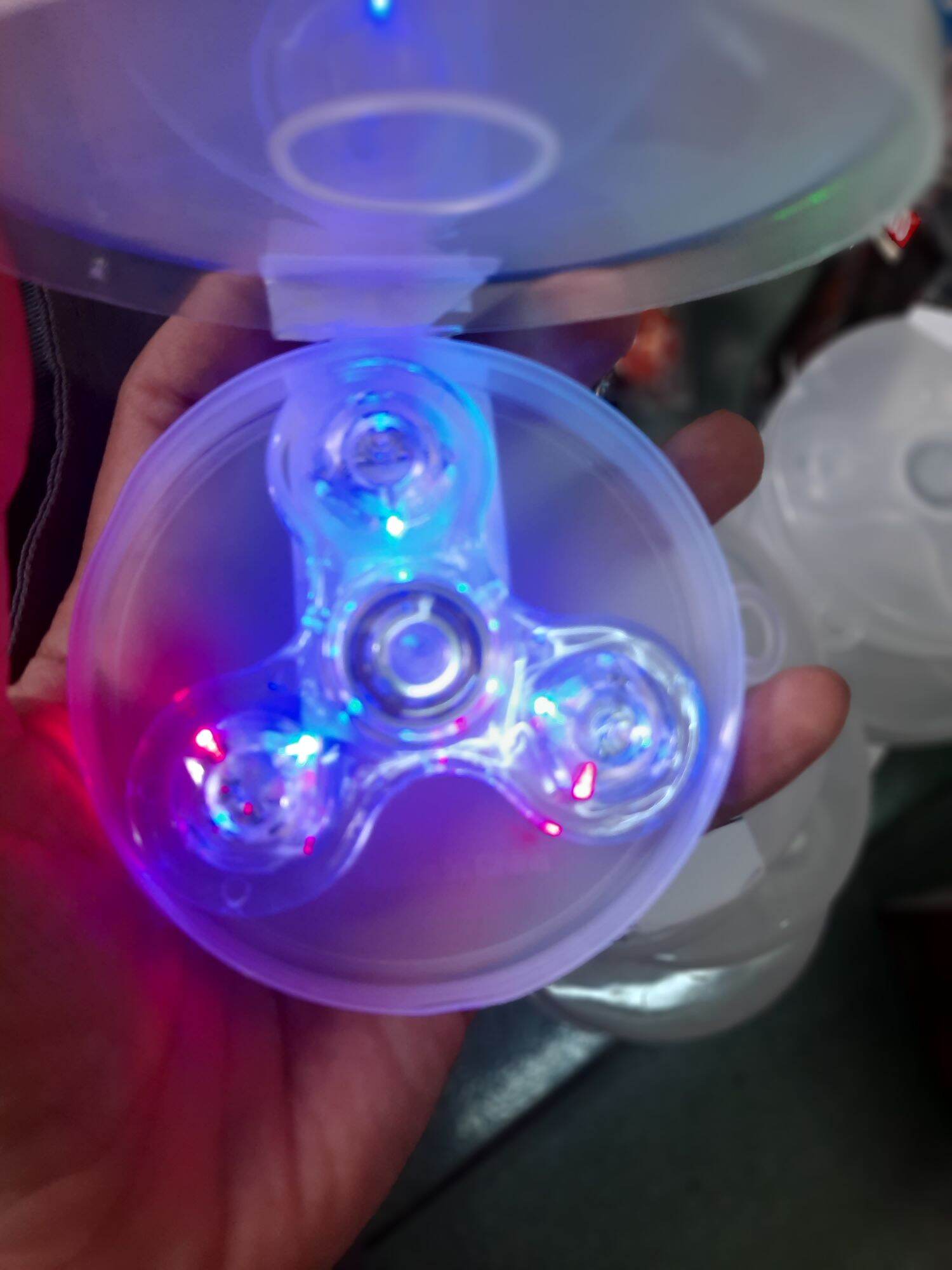 Con quay spiner có đèn led chỉnh chớp nhanh chậm