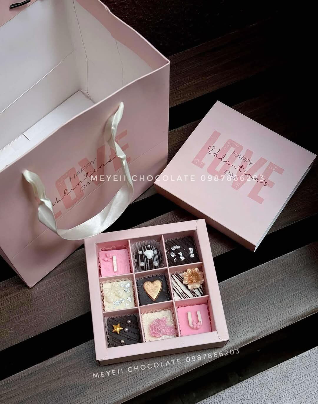 Hộp socola Valentine vuông mẫu gấu( kèm thiệp)