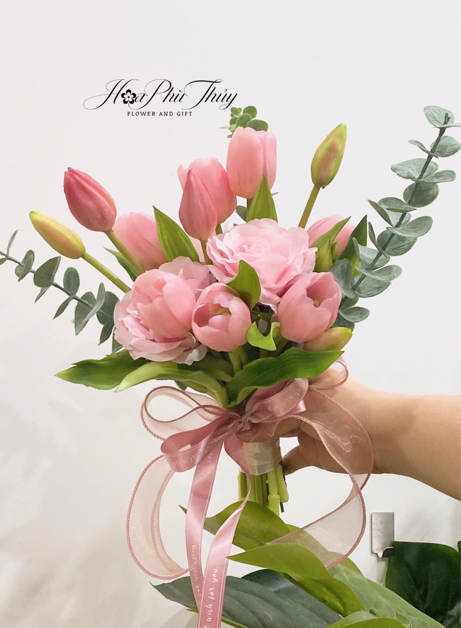 Hoa cưới cầm tay cô dâu bằng lụa cao cấp
