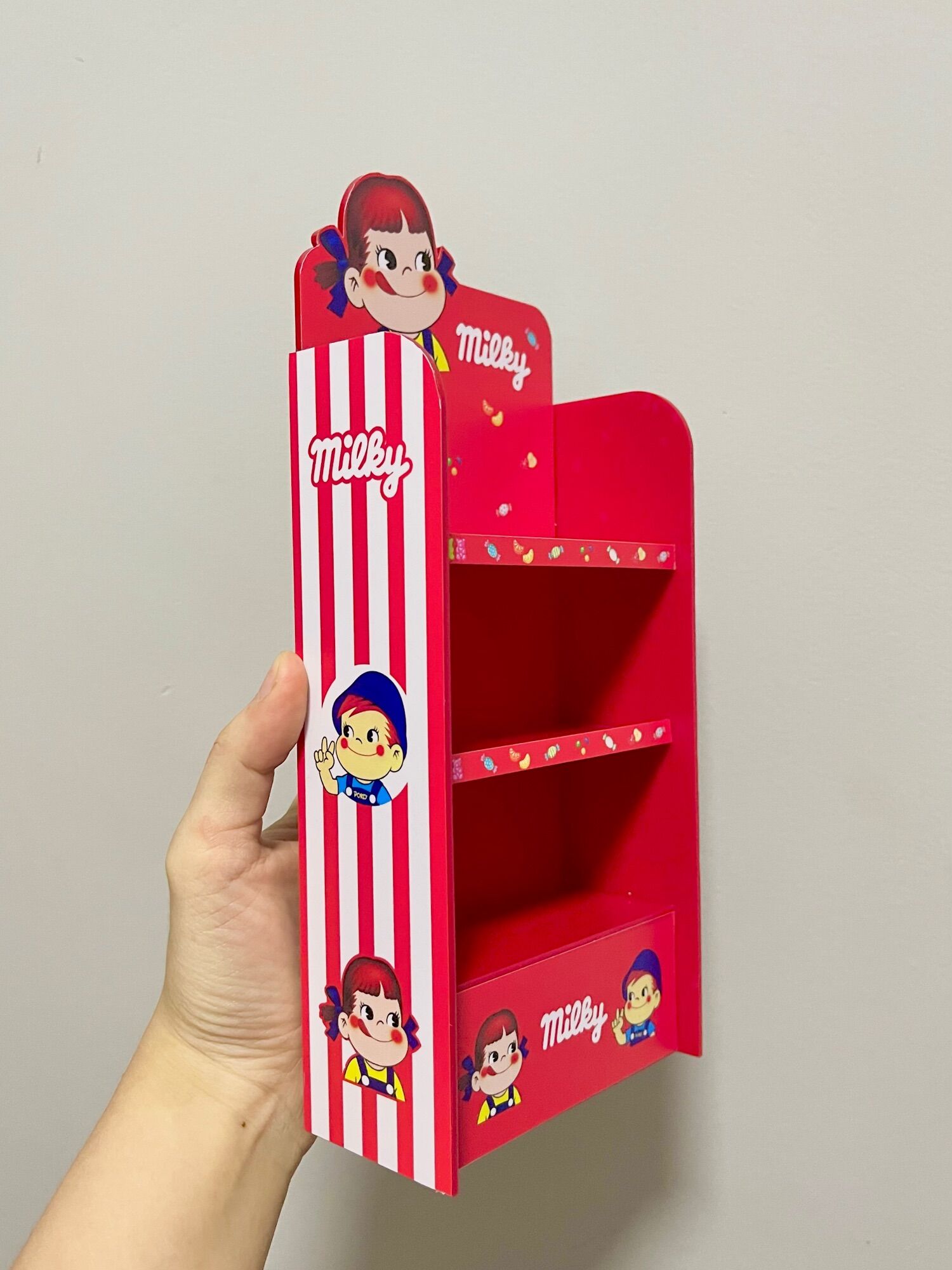 Mô hình kệ đồ chơi 1/6
