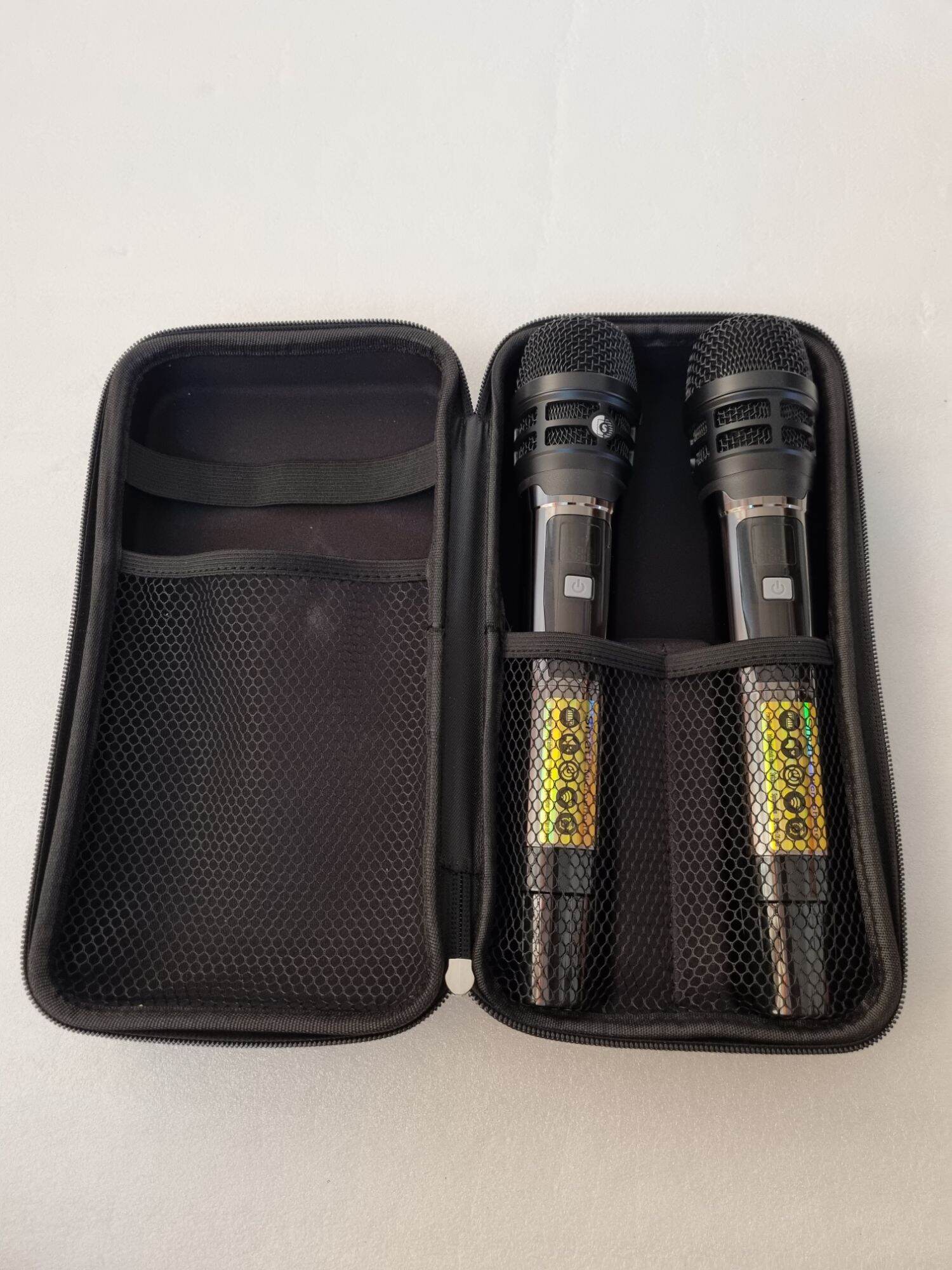 Hộp  đựng micro kèm 2 chống  lăn