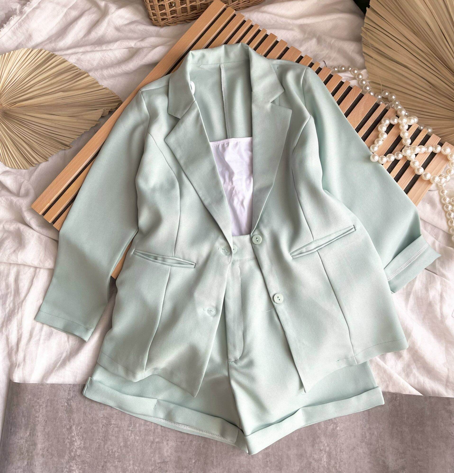 Set Nữ 3 Món Áo Vest Khoác Ngoài Kèm Áo Dây Mix Quần Đùi Xanh Ngọc Phong Cách Công Sở [Lahoute]