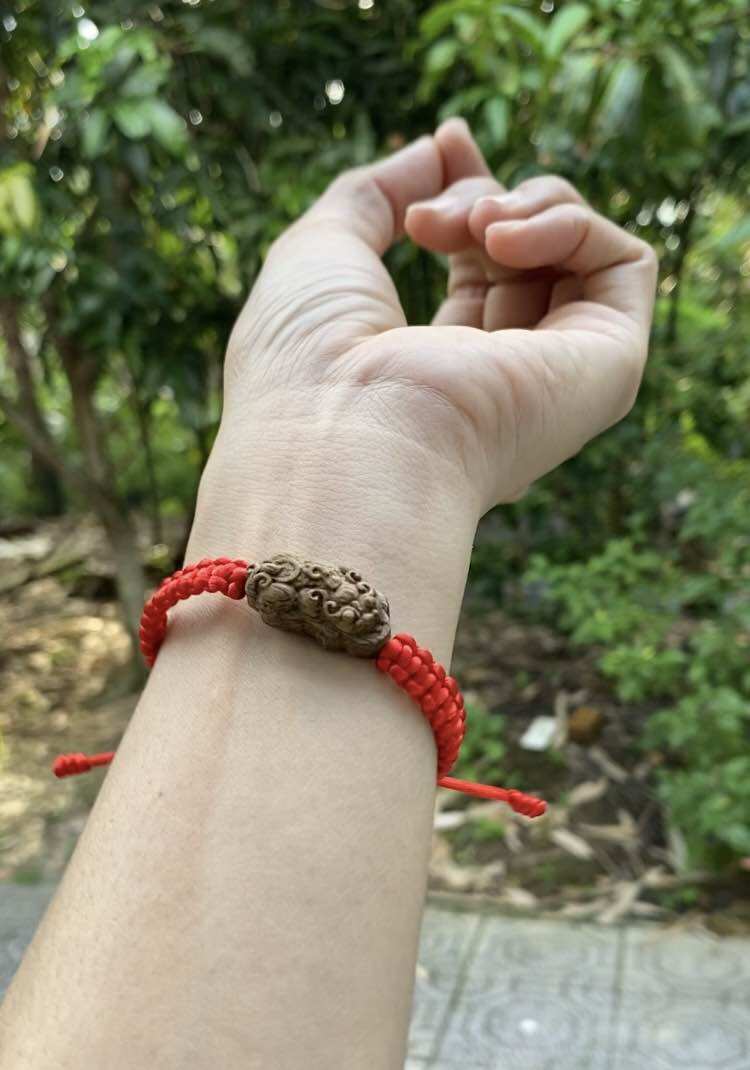 Vòng Tay Handmade Chỉ Đỏ Tỳ Hưu