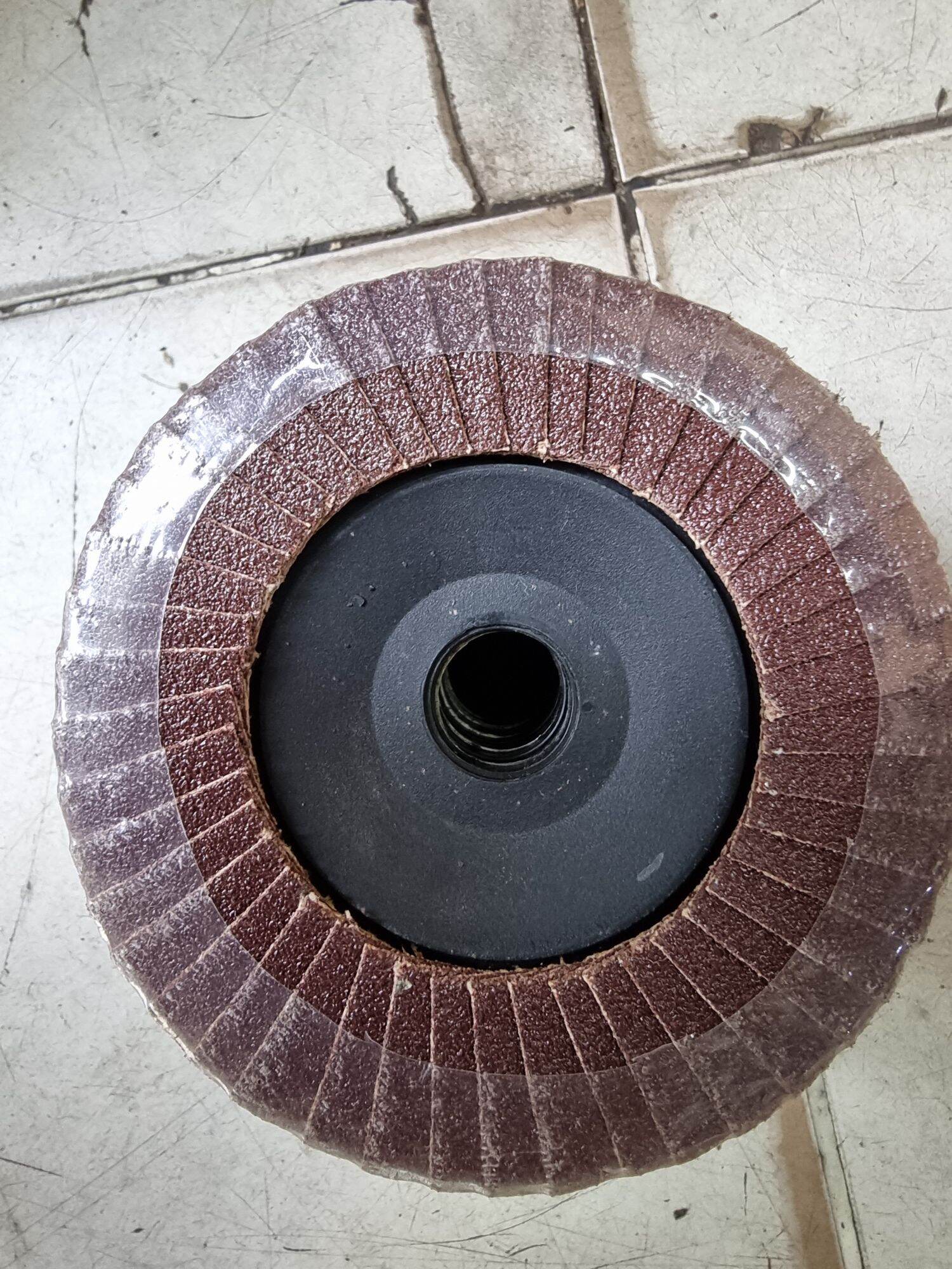 10 viên nhám xếp 100mm ( 1 tấc) đế nhựa