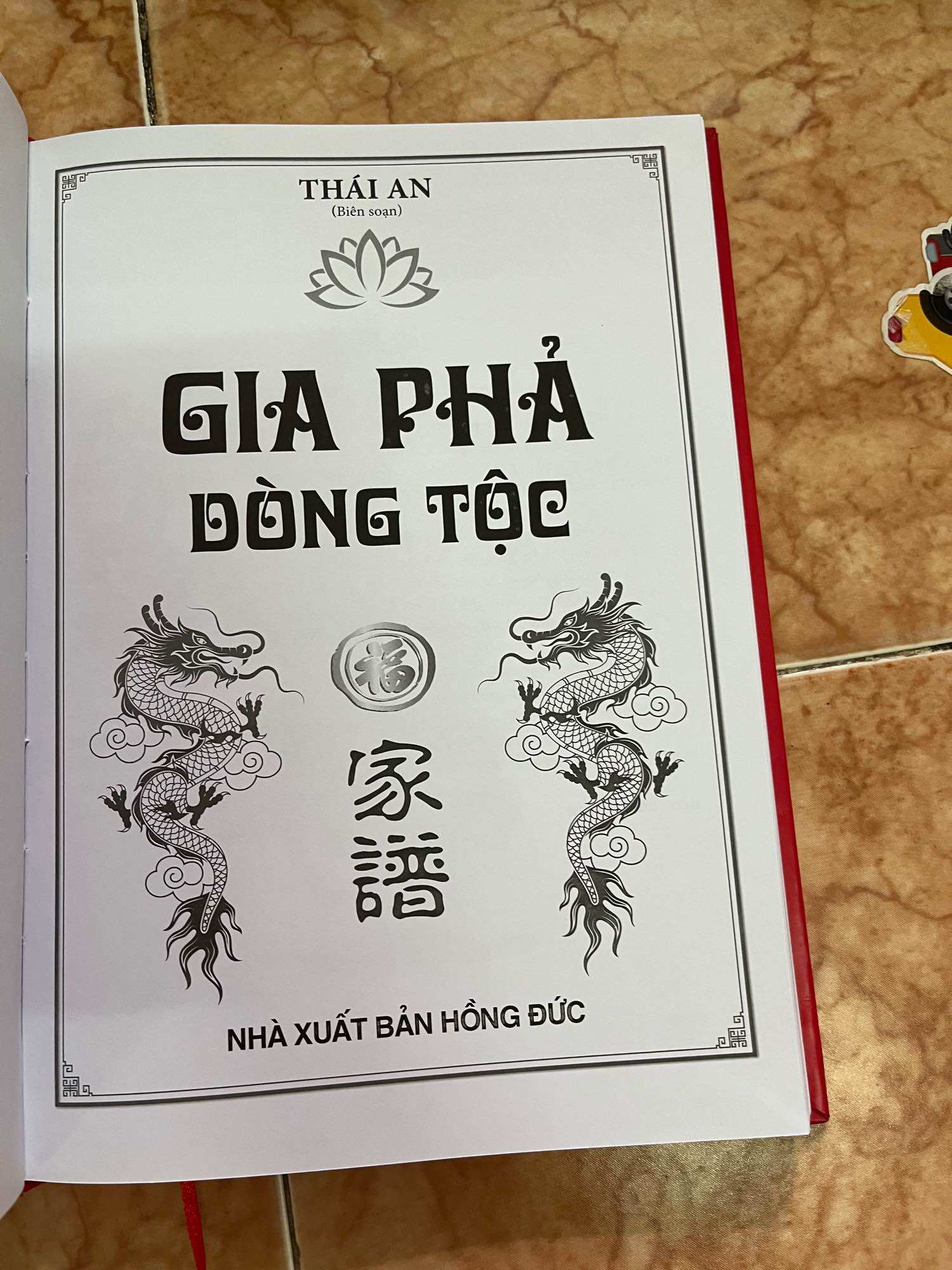 Gia phả dòng tộc (bìa cứng tái bản)