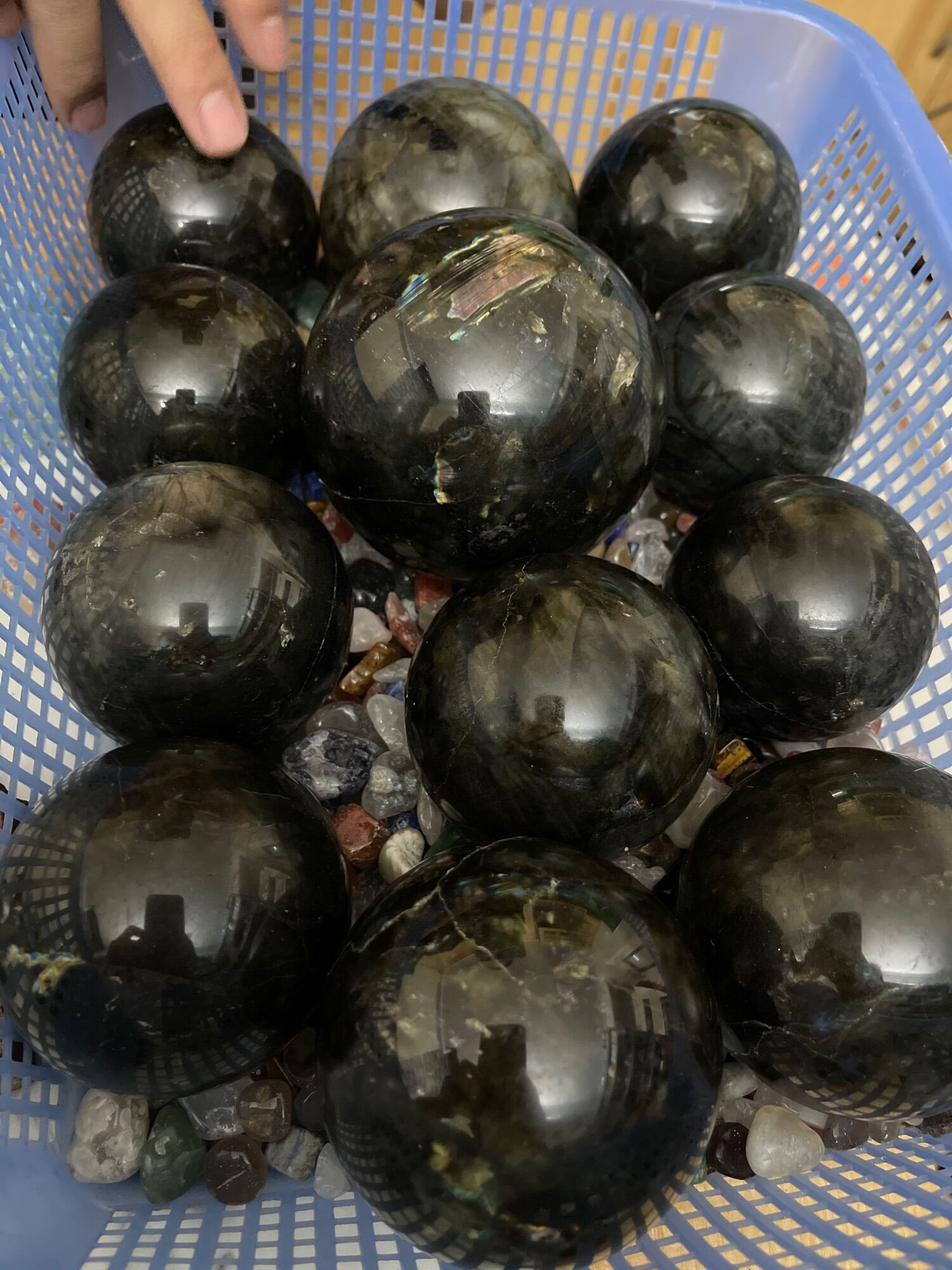 Quả cầu Labradorite xà cừ sắc cầu vồng