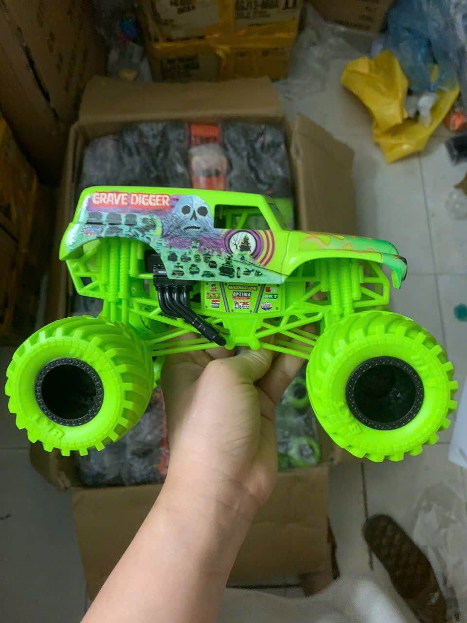 Xe Monster Jam tỉ lệ 1:24 mẫu mới