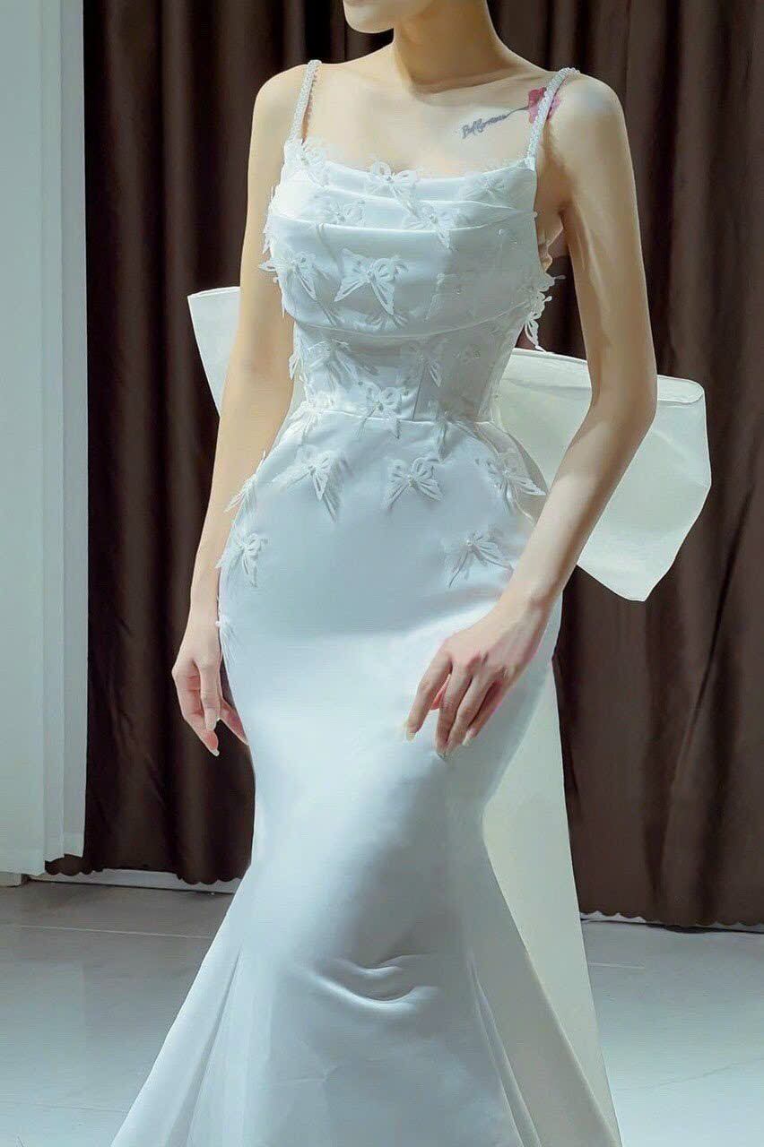 ĐẦM ĐUÔI CÁ NƠ LƯNG ĐÍNH BƯỚM