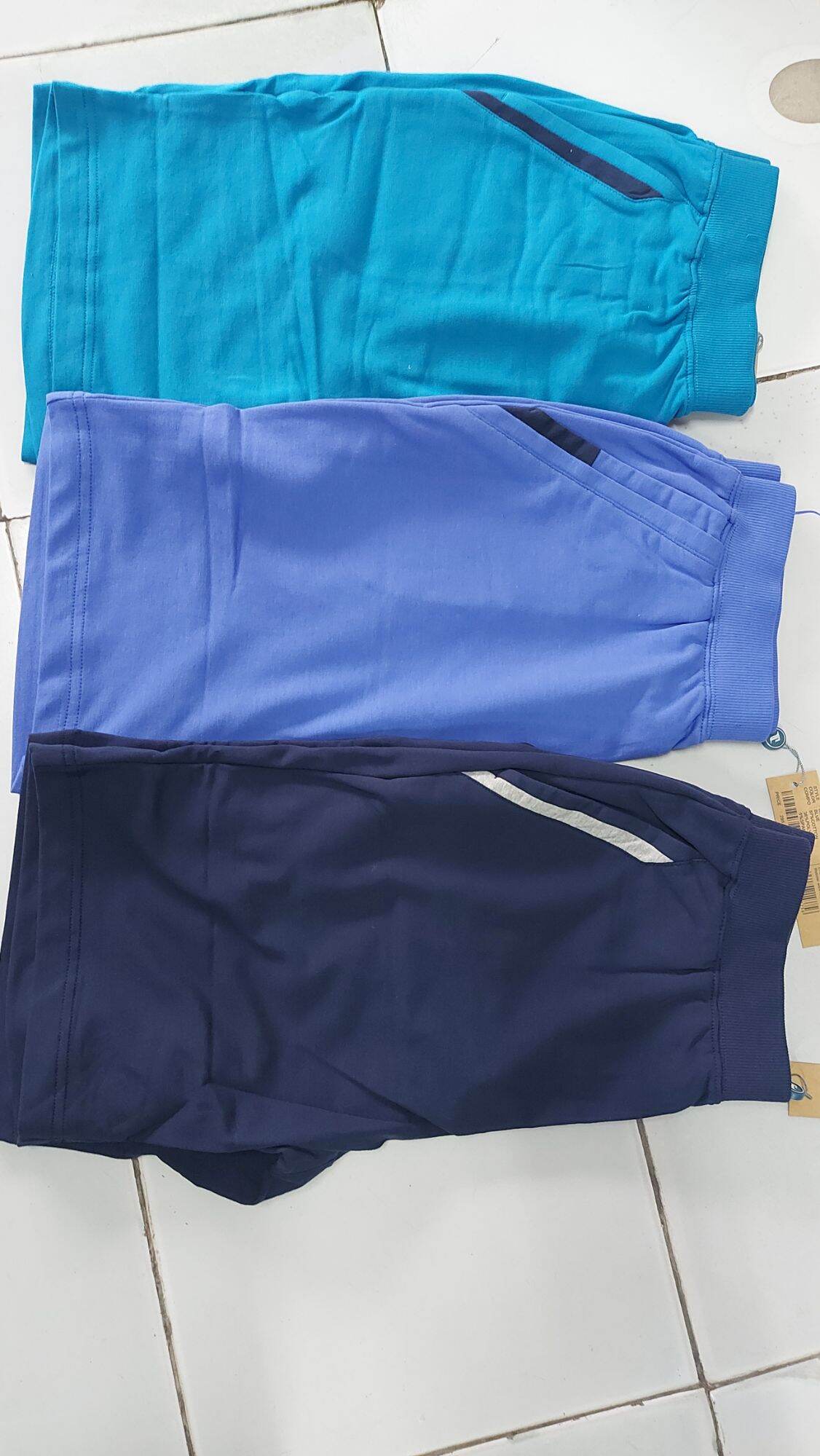 Quần xọc thể thao việt tiến. dáng ôm vừa.vải co giãn . cạp thun cao cấp