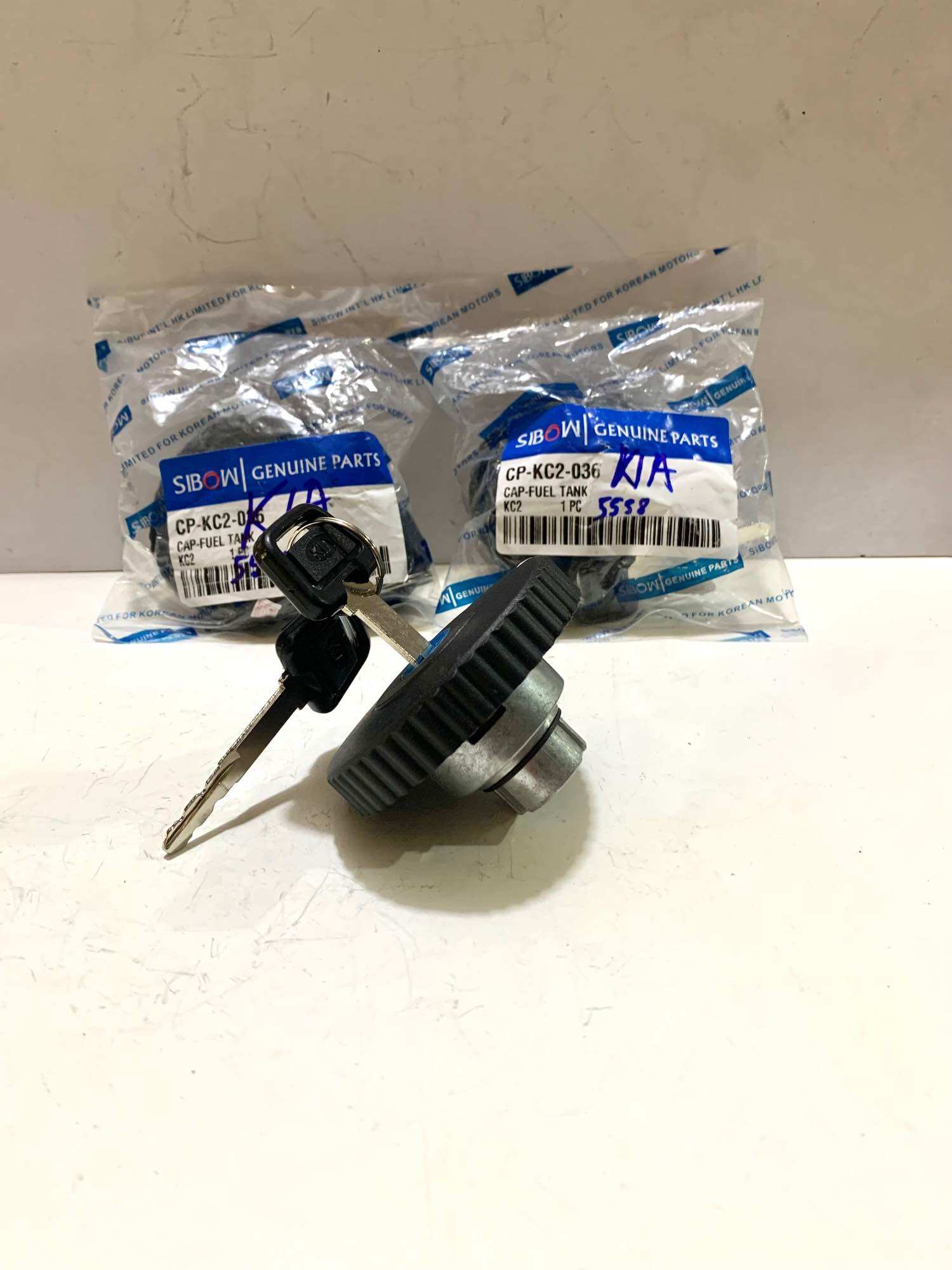 Nắp Thùng Dầu Xe HyunDai Tải 1 TẤN, 1 TẤN 25, 2T5 Dùng Gài Ngàm.