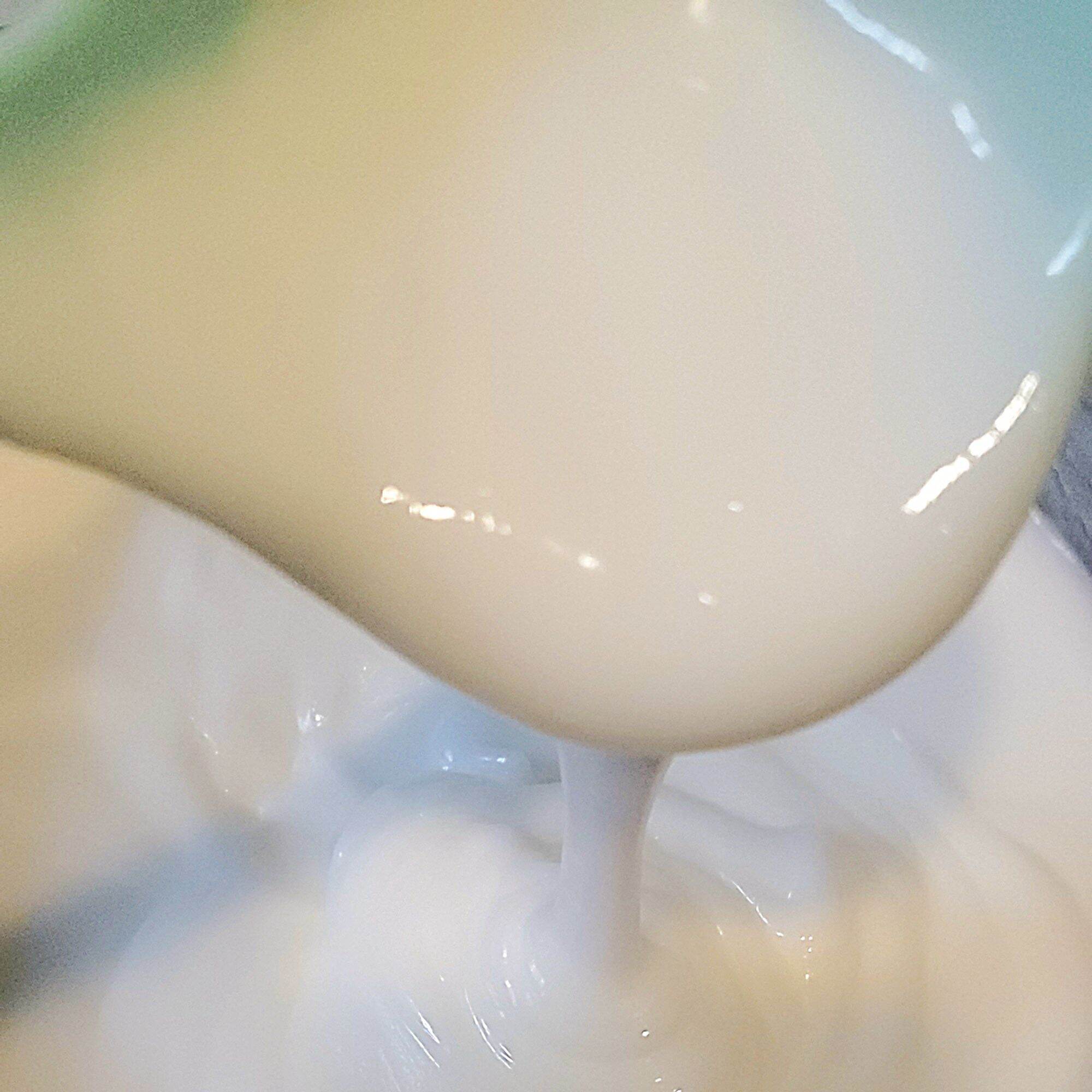 Ủ sữa non CON BÒ kích trắng da toàn thân 500ml