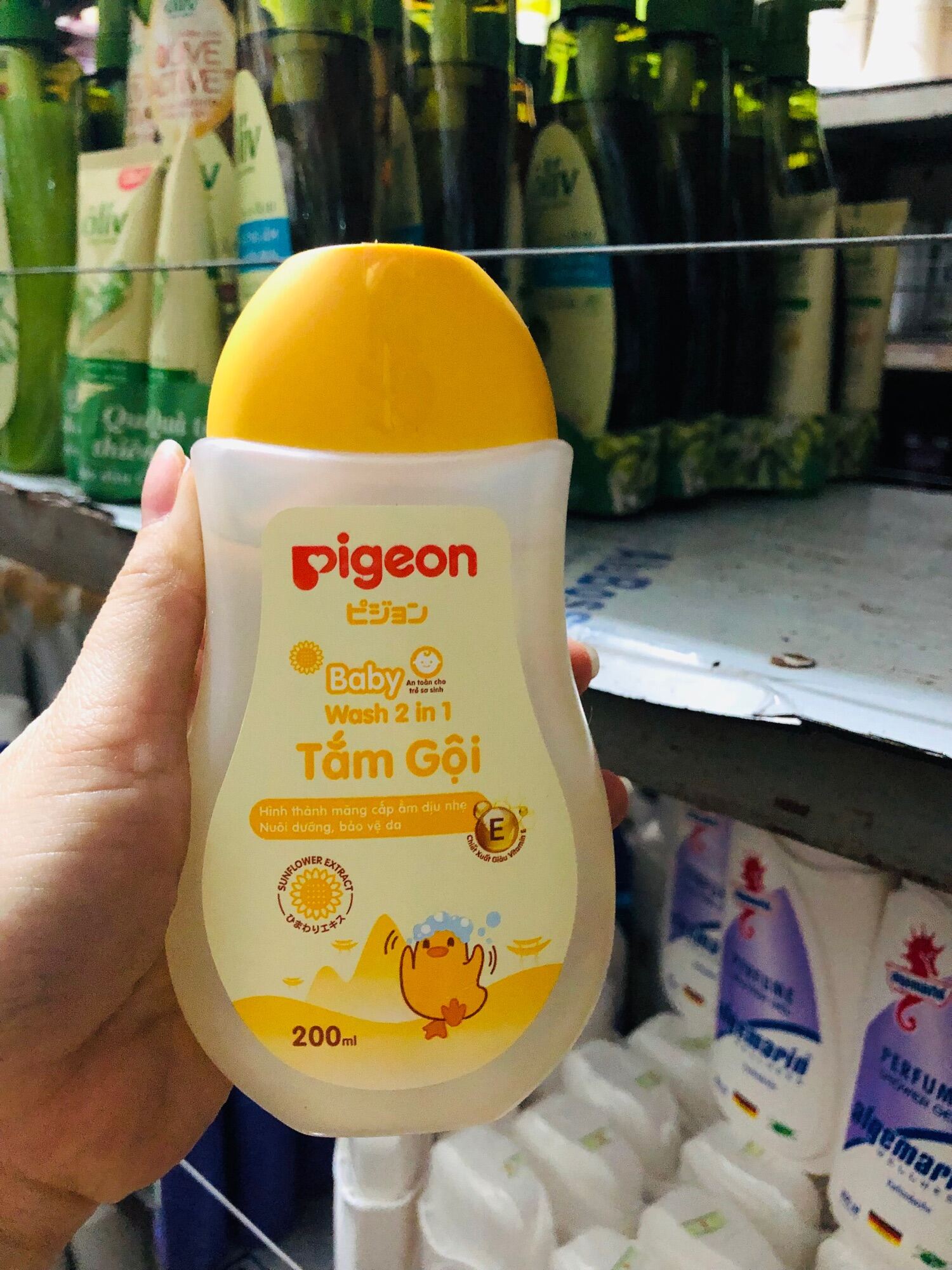BÁO GIÁ DẦU GỘI NEWBORN PURE PIGEON 200ML | Shopee Lazada Sendo Tiki mới nhất 66 Sữa tắm gội dịu nhẹ Pigeon 200ml 2in1 Hoa hướng dương / Jojoba-màu vàng