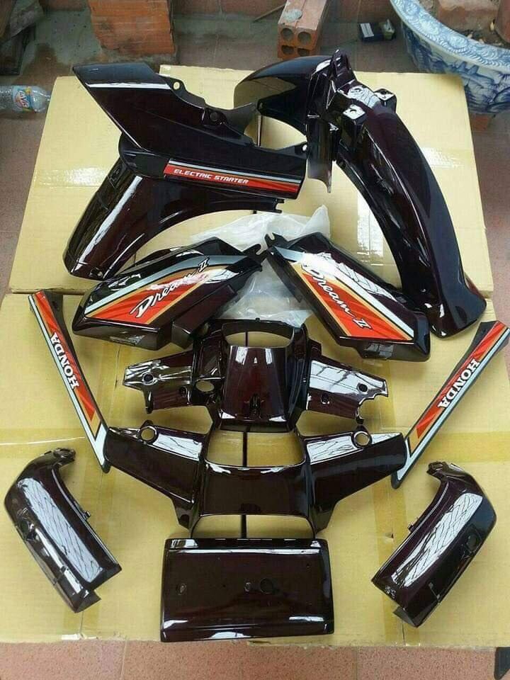 Dàn áo Dream II màu nho loại 1 tặng kèm nẹp bình xăng, tem và ốc áo xe giá sinh viên