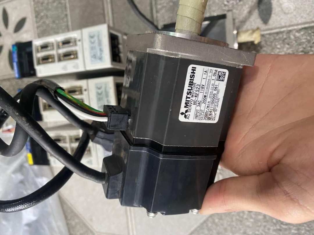 Động cơ Servo 200W Mitsubishi hàng tháo máy đẹp