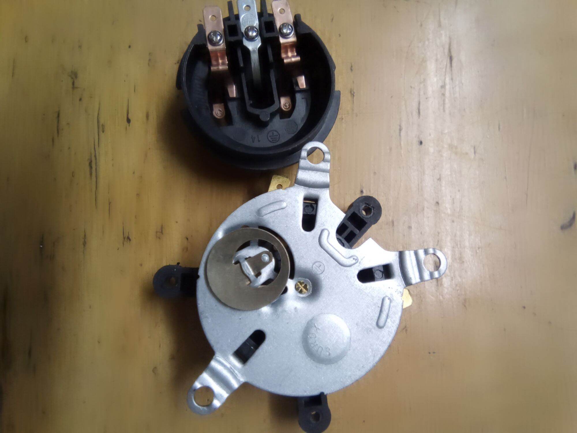 Rơ le đế ấm siêu tốc