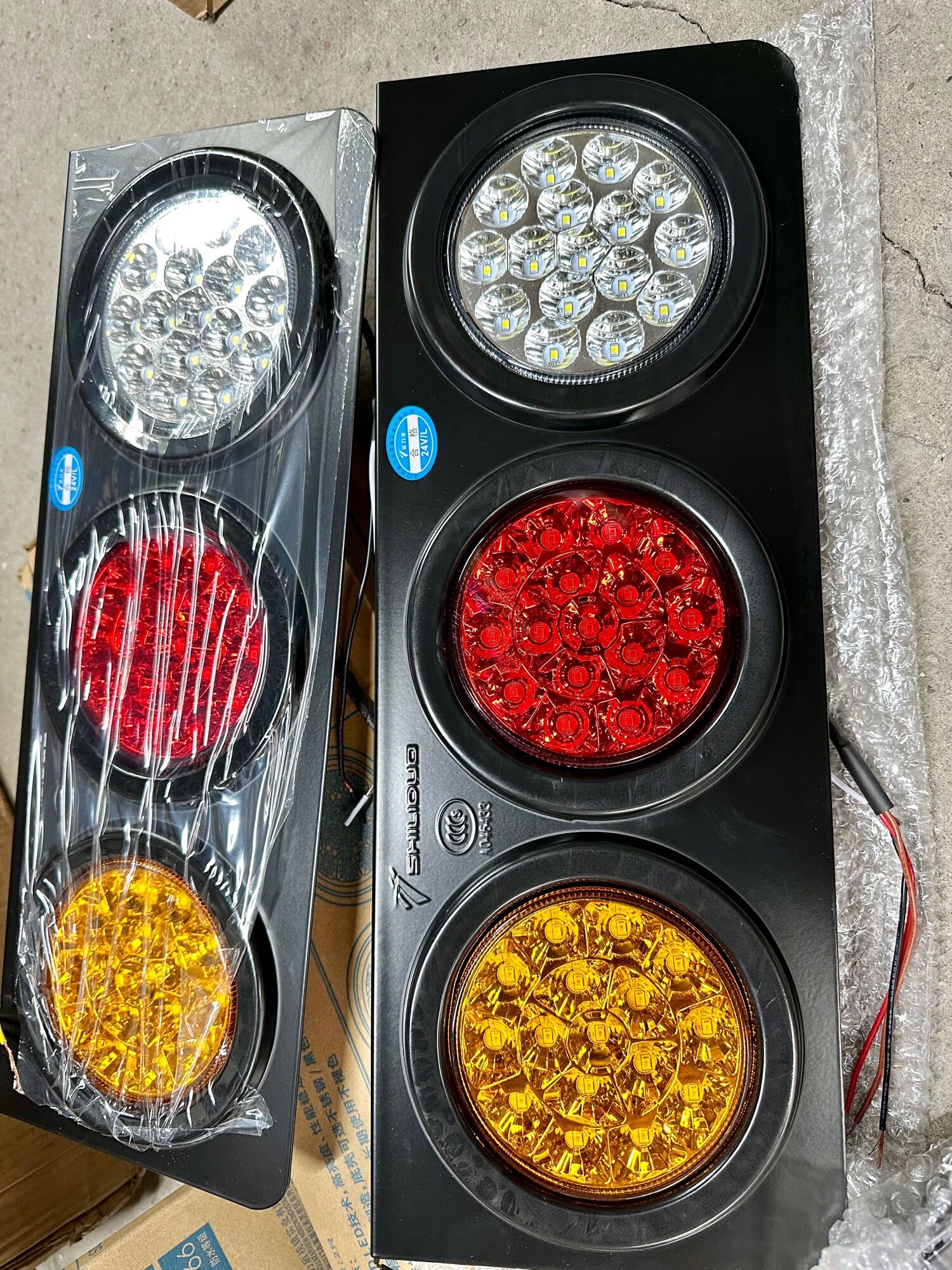 Đôi đèn led hậu 3 ngăn tròn xe tải 12v - 24v