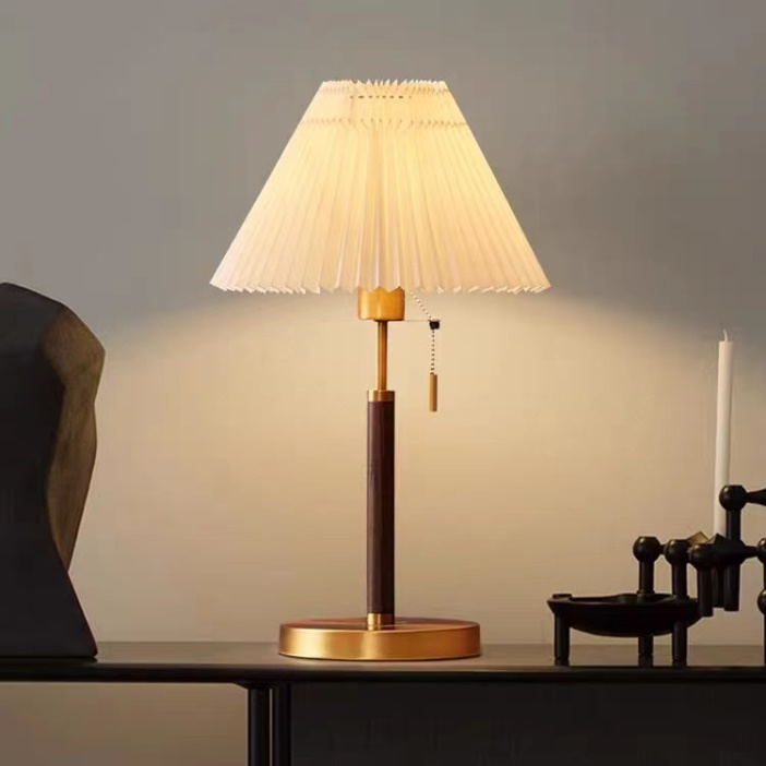 Đèn Bàn Gỗ Phong Cách Mỹ Cổ Điển