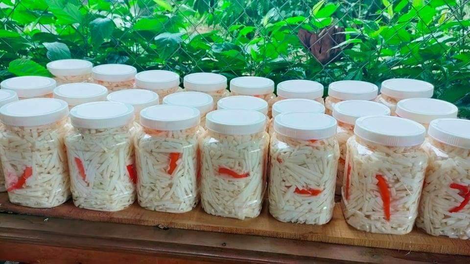 Măng muối chua tỏi ớt ( 1.3kg măng chưa kể nước)