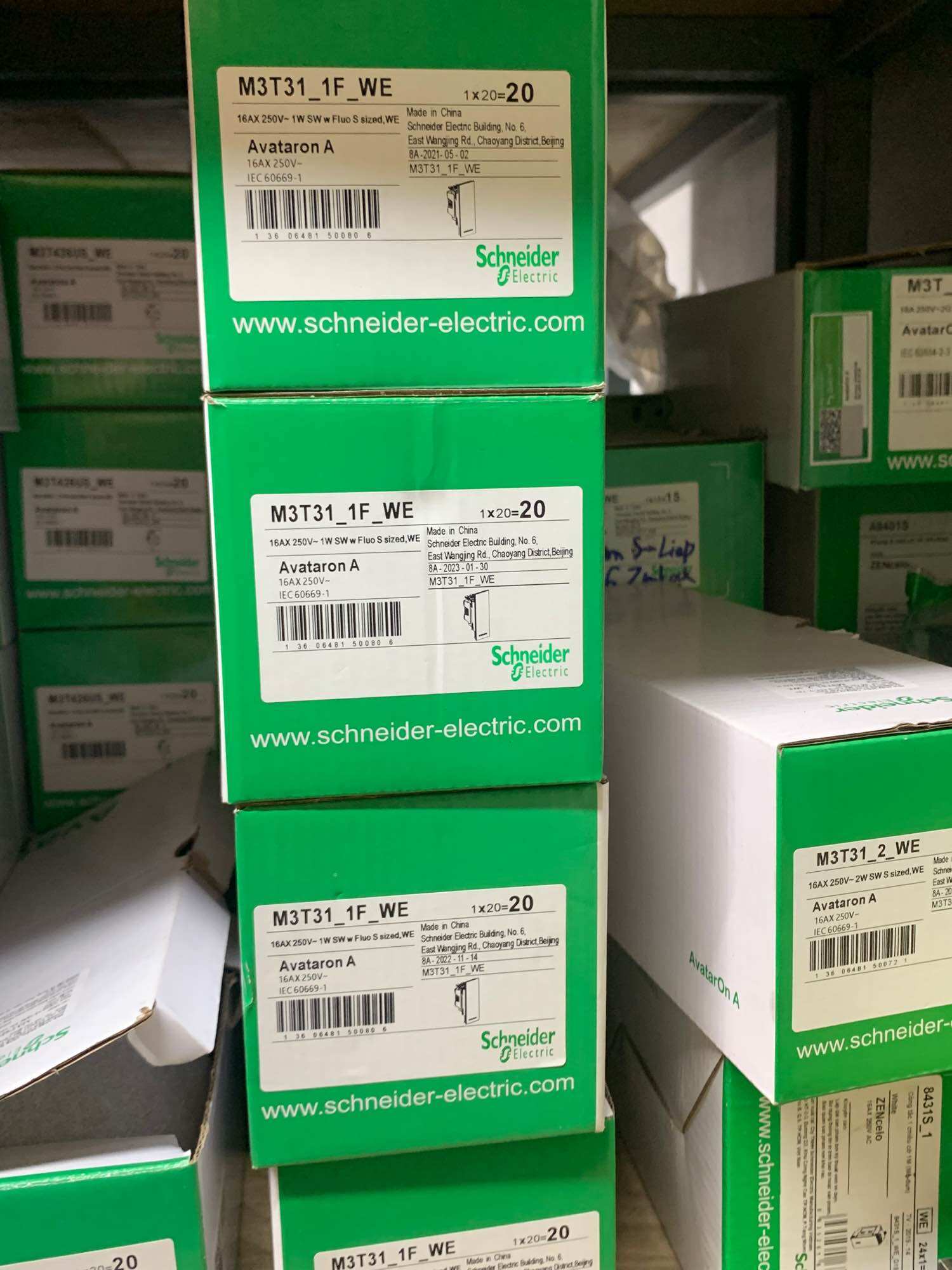 Công tắc 1 chiều và 2 chiều Schneider AvatarOn A
