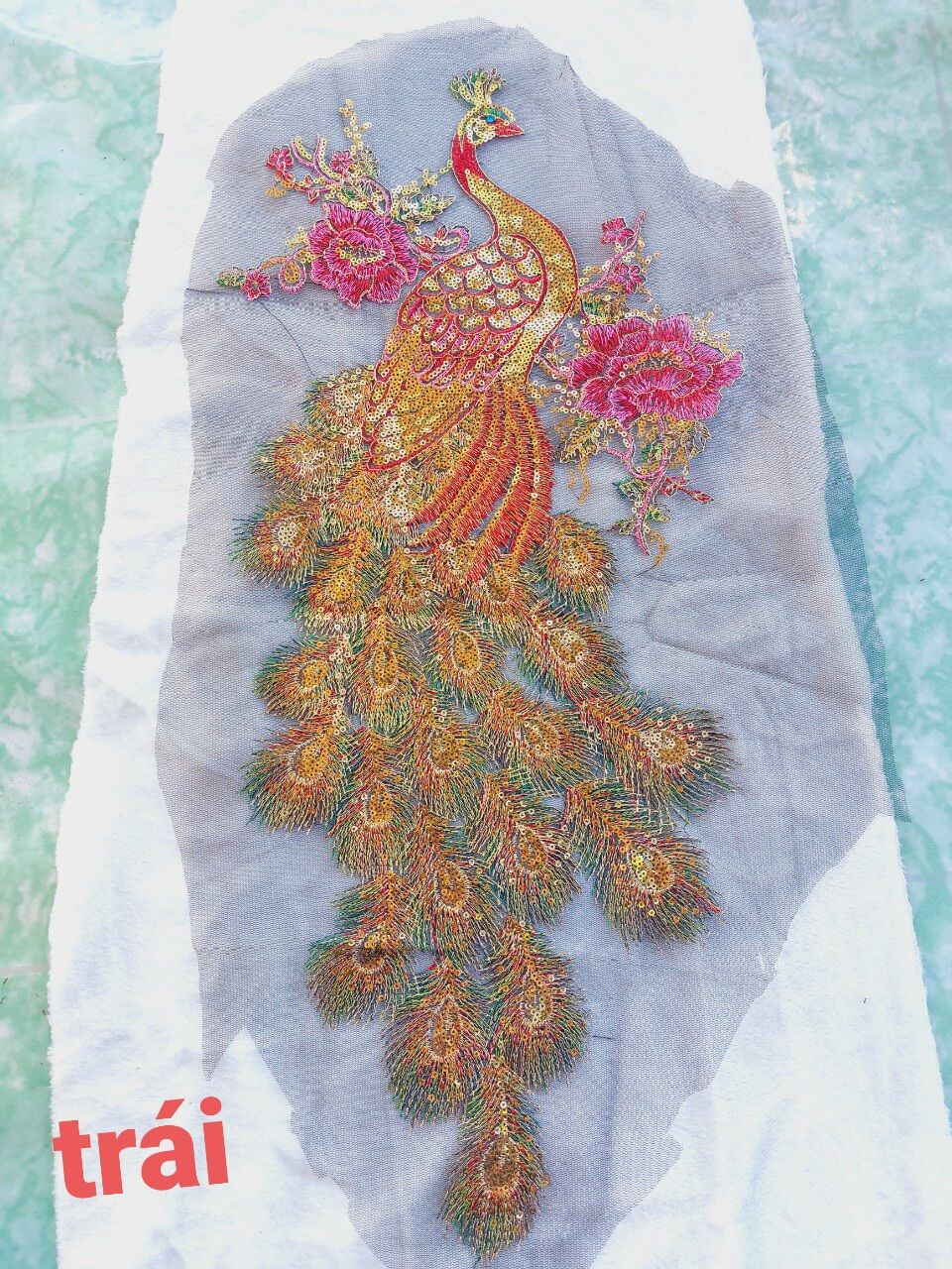 miếng thêu kết chim công đính kim sa