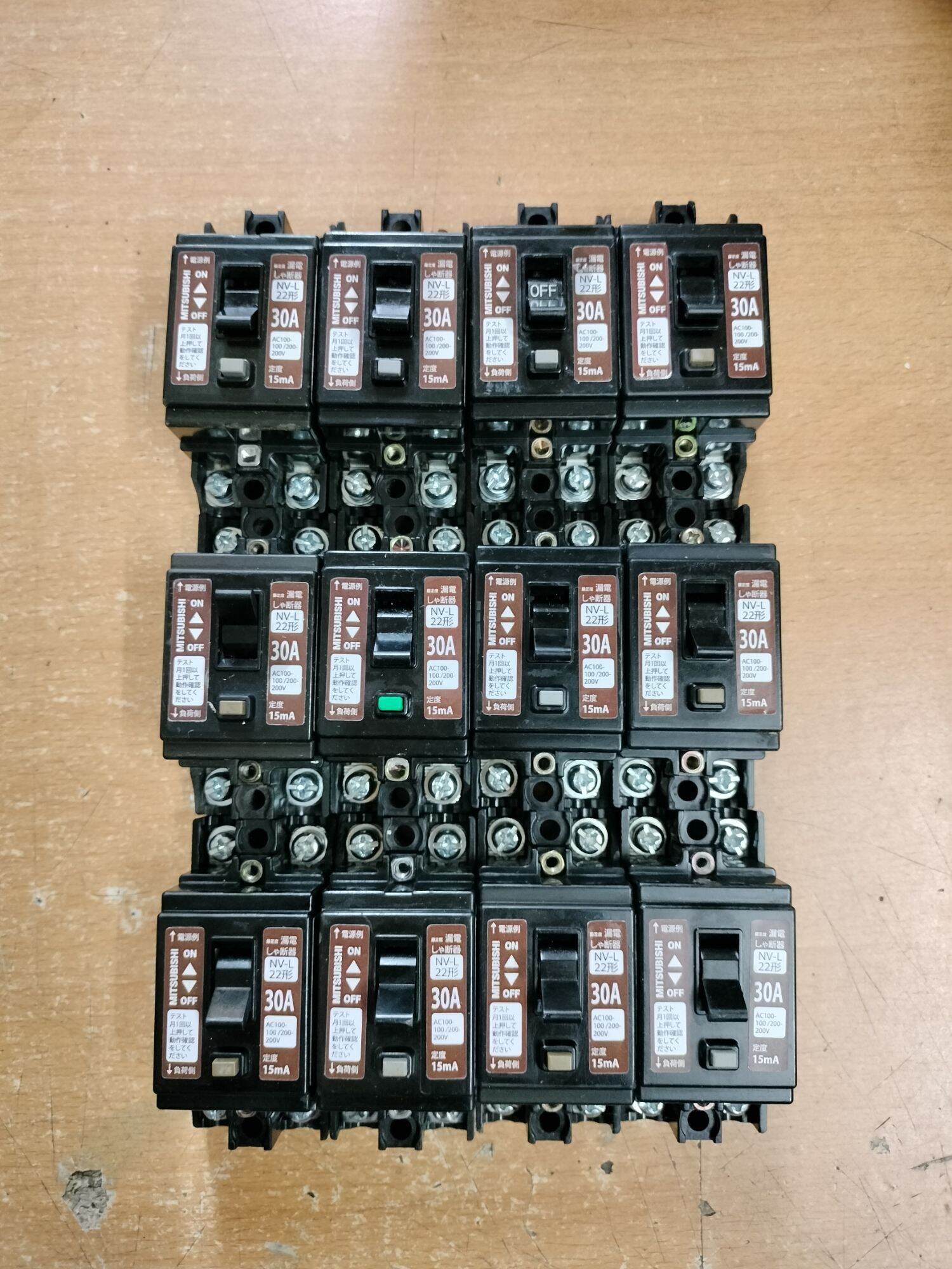 Át chống giật nhật bãi 30a-15ma.